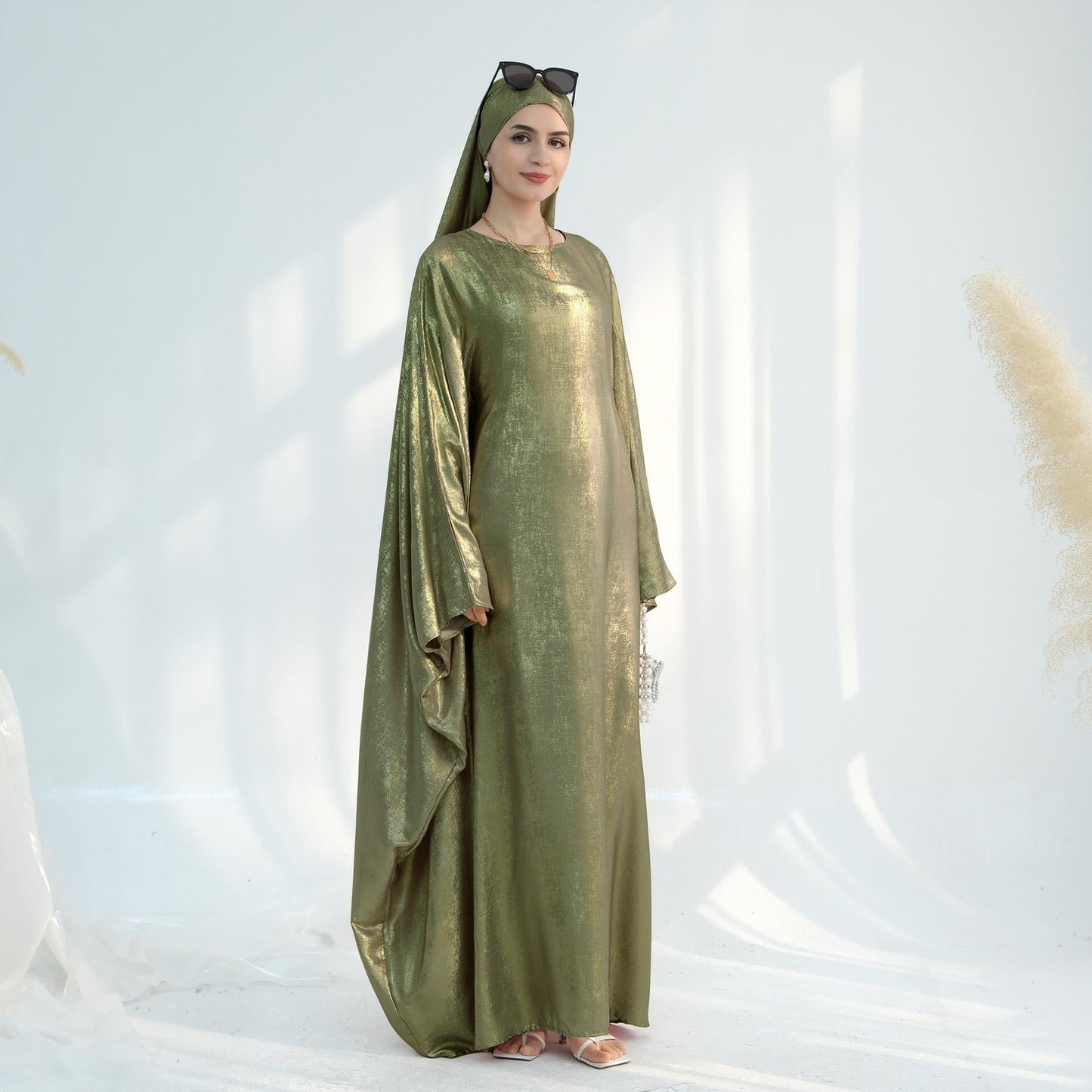 LUMAYA5878 A Glossy Dress TLUMAYAt Combines Softness and Fluidity