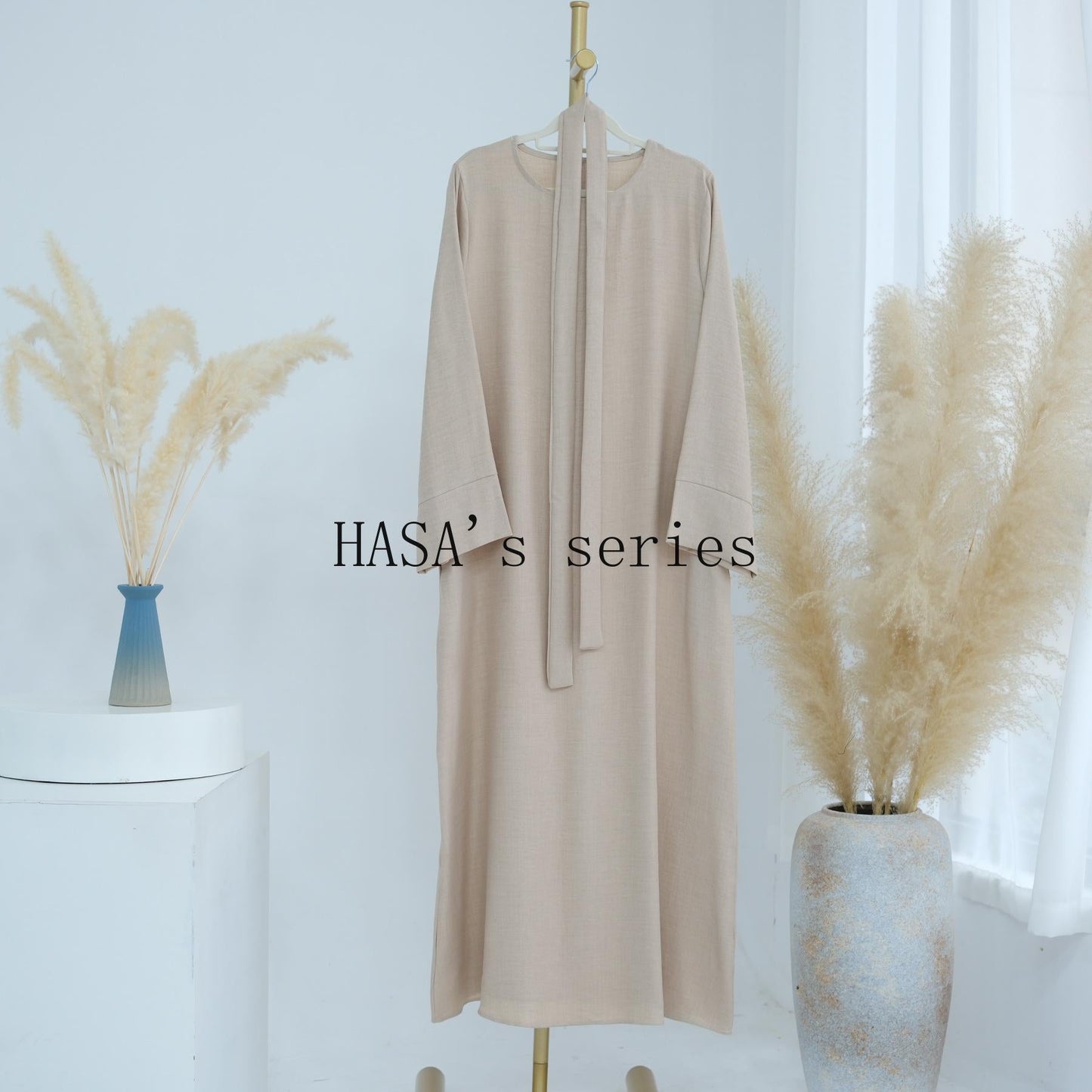 LUMAYA4848 A simple, waist-cinching spring/summer dress with a relaxed, long design.
