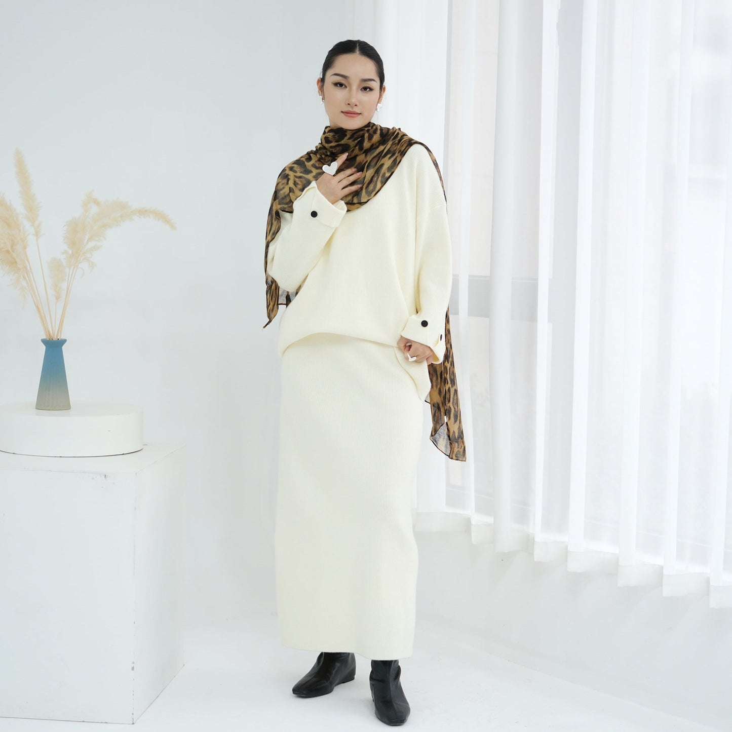 LM6601 Autumn and Winter Thickened Knitted Suit Solid Color Two-piece Skirt Suit (optional Headscarf)