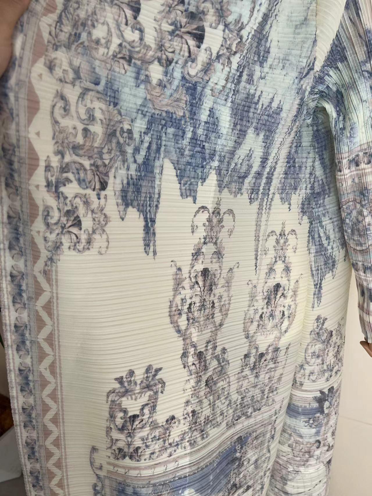 LUMAYA5840 Light-colored, All-over Print, Open-front Long Coat
