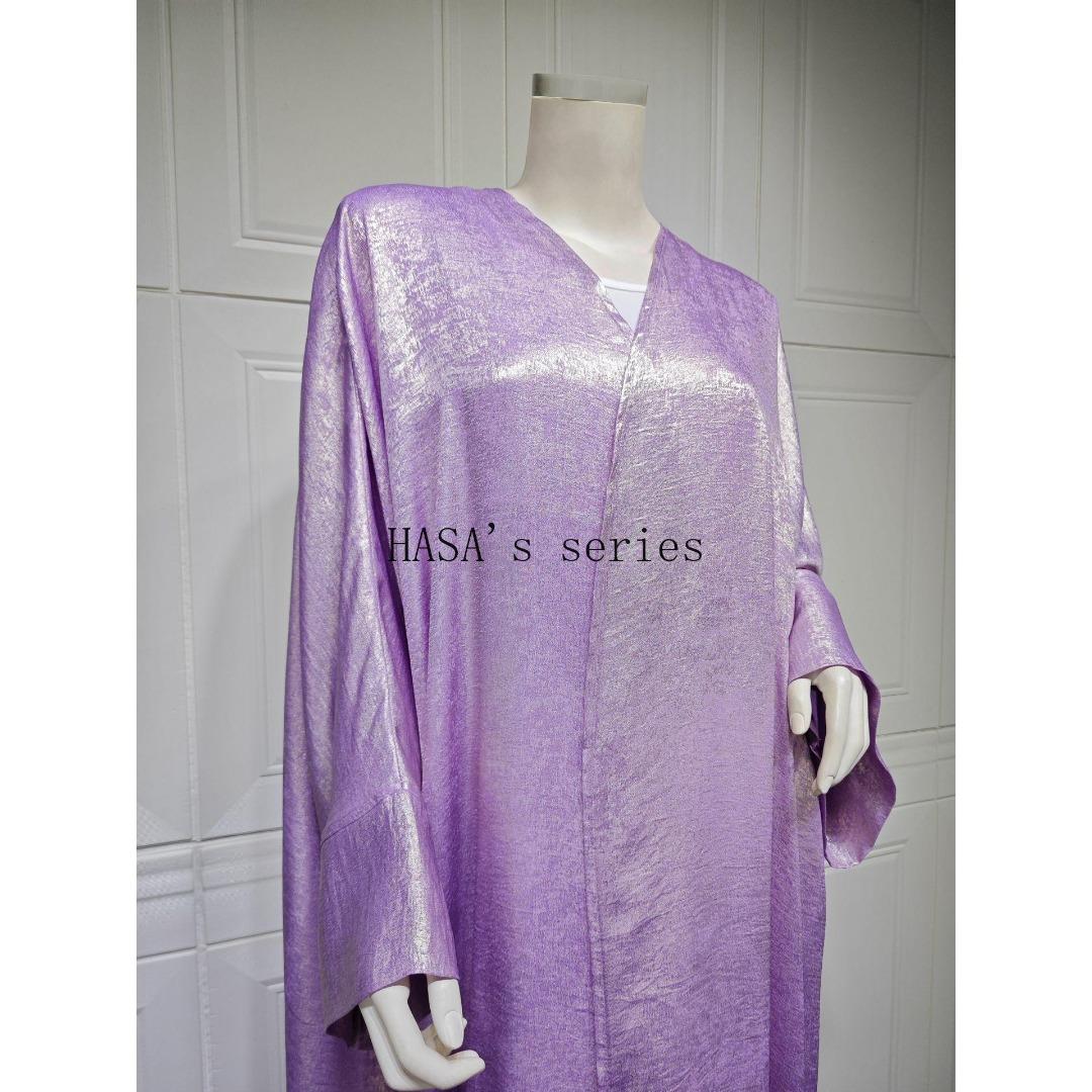 LUMAYA5091 A long robe with gilded highlights, featuring a simple yet elegant dress design.