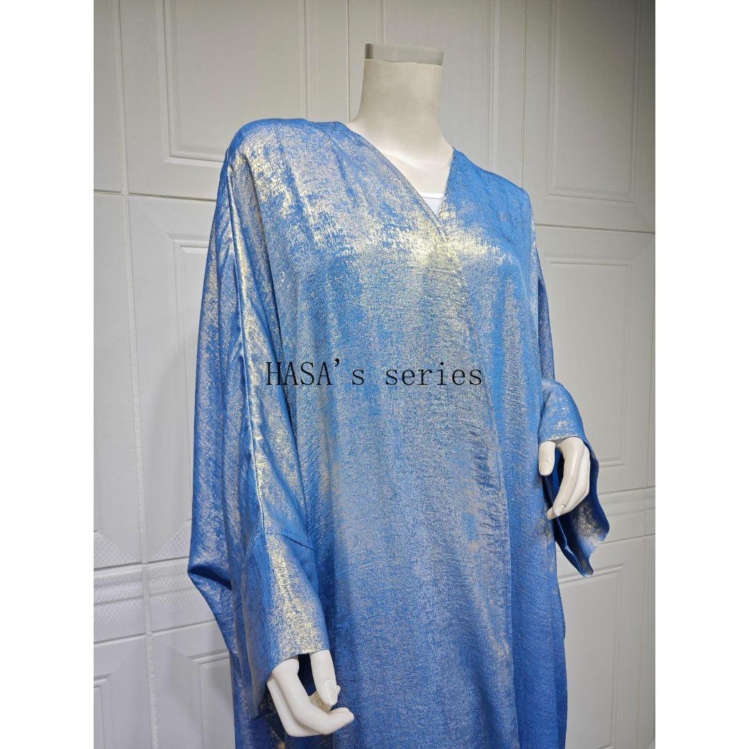 LUMAYA5091 A long robe with gilded highlights, featuring a simple yet elegant dress design.