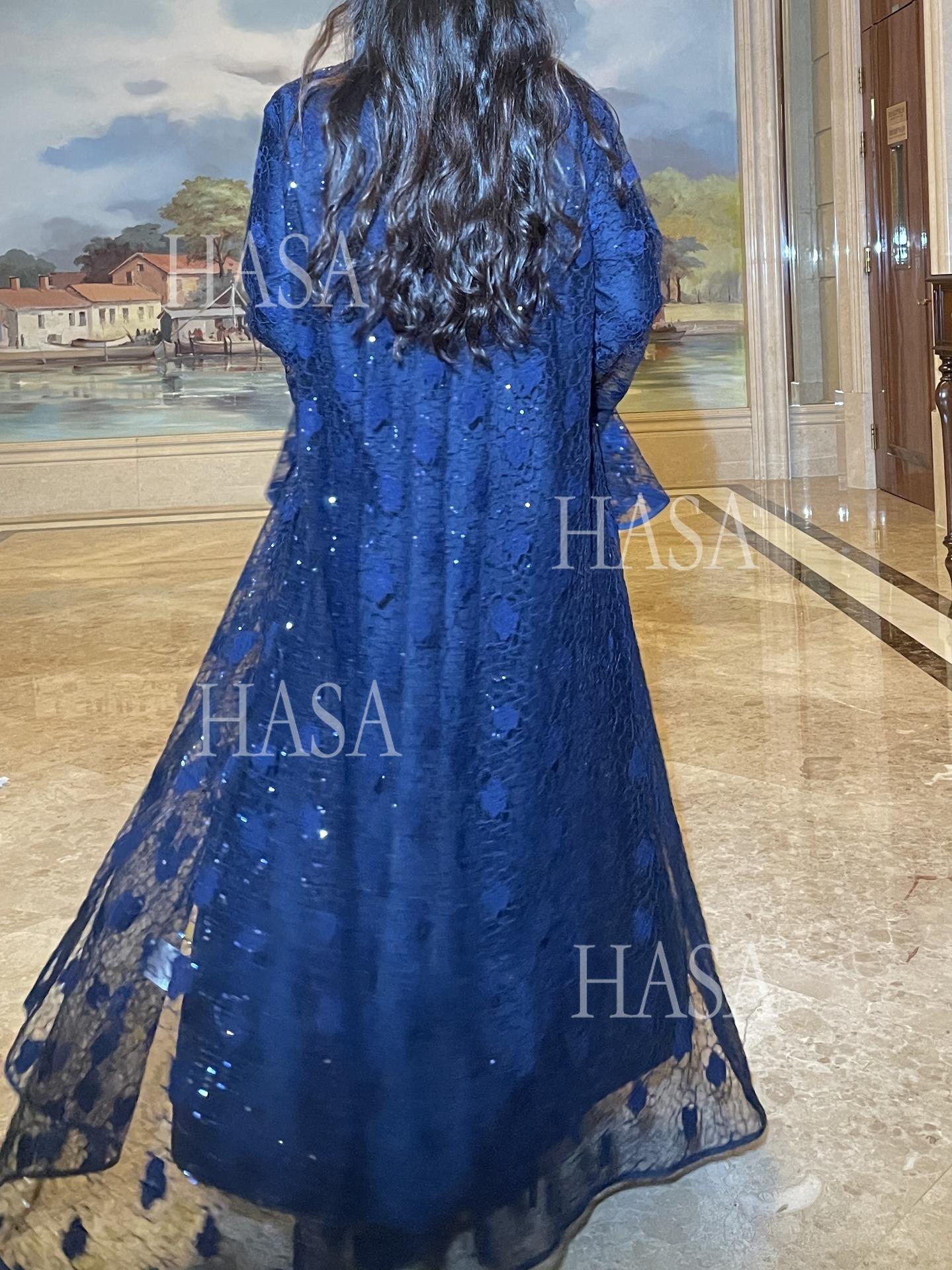 LUMAYA6488 Two-piece long dress with flared sleeves and lace sequined cape