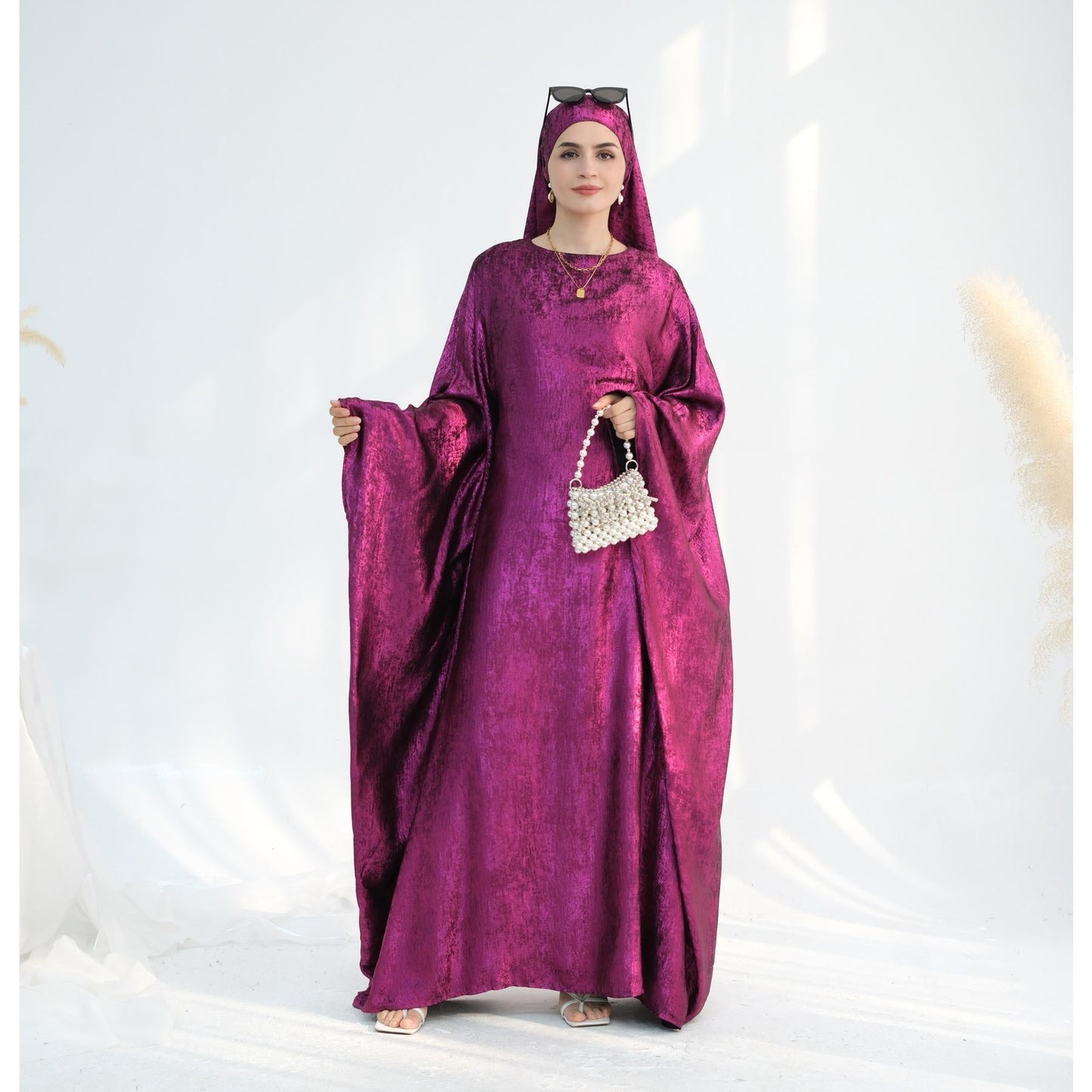 LUMAYA5878 A Glossy Dress TLUMAYAt Combines Softness and Fluidity