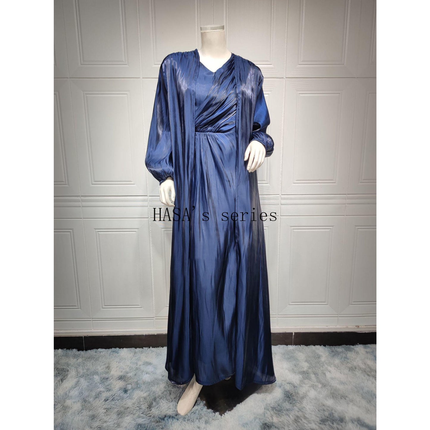 LUMAYA5094 Simple yet elegant and lustrous silk suit, featuring an elegantly pleated two-piece dress design.