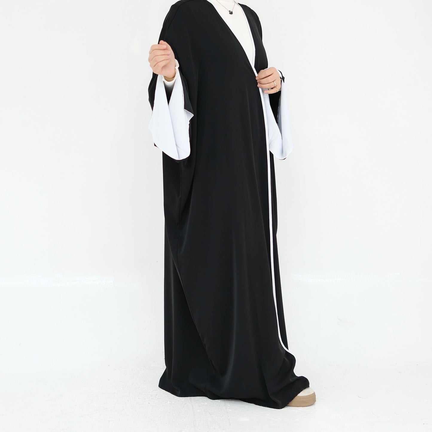 LUMAYA5877 The Loose-fitting Robe LUMAYAs A Lightweight Silhouette TLUMAYAt Is Perfect for Any Occasion open abaya outfit