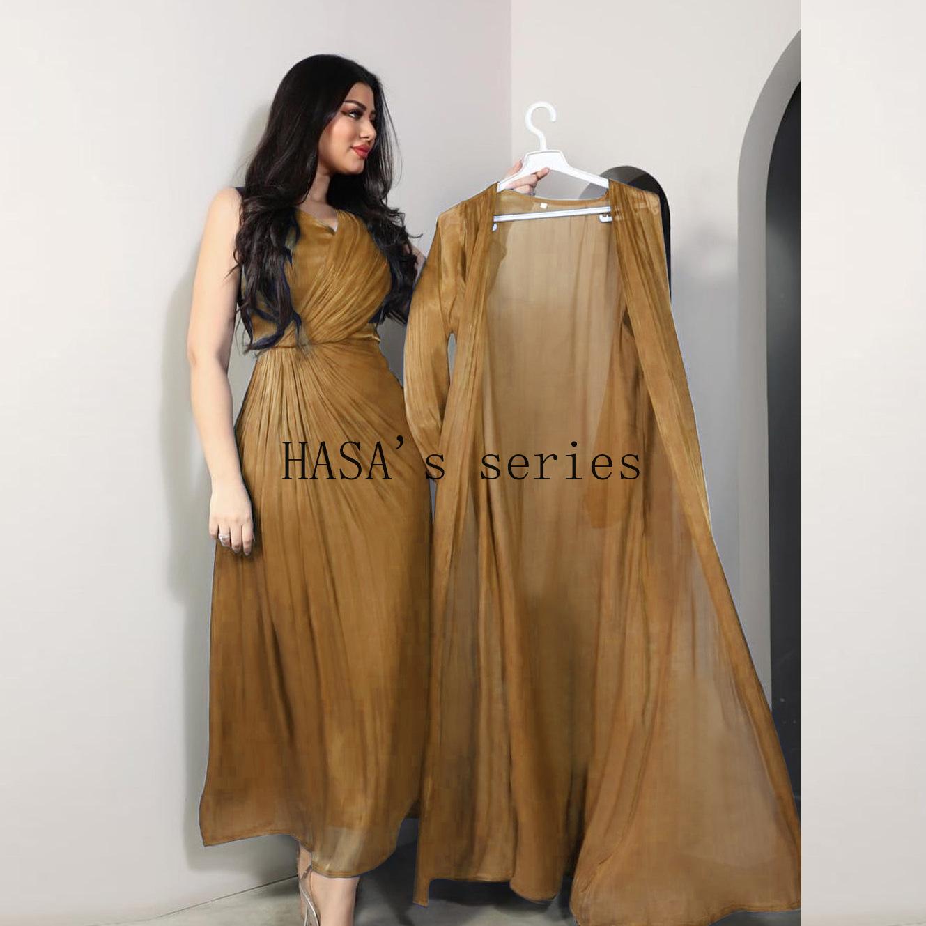 LUMAYA5094 Simple yet elegant and lustrous silk suit, featuring an elegantly pleated two-piece dress design.