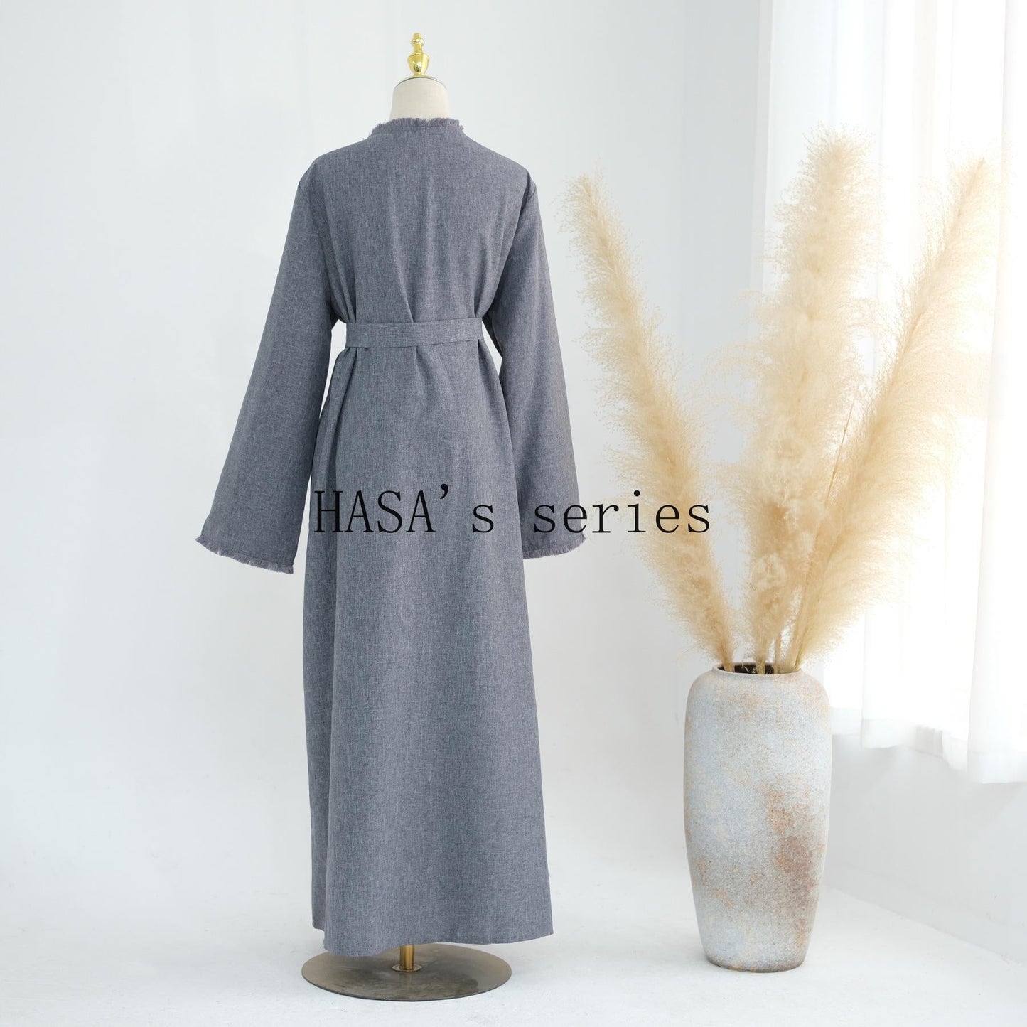 LUMAYA5147 Elegant Long Cardigan Robe with Flowing Tassels, A Loose-fitting, Coat-style Dress.