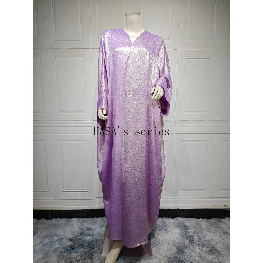 LUMAYA5091 A long robe with gilded highlights, featuring a simple yet elegant dress design.