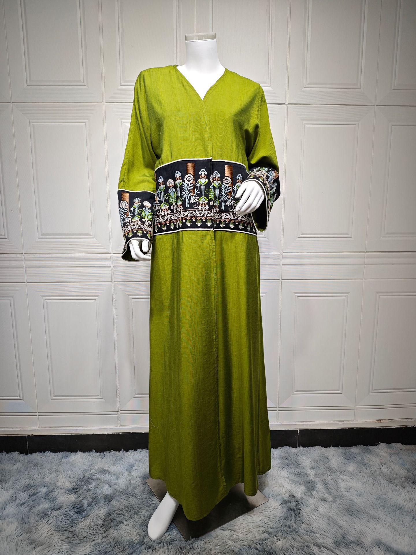 LUMAYA5102 Simple Embroidered Long Robe/jacket with A Loose and Comfortable Open-front Design.