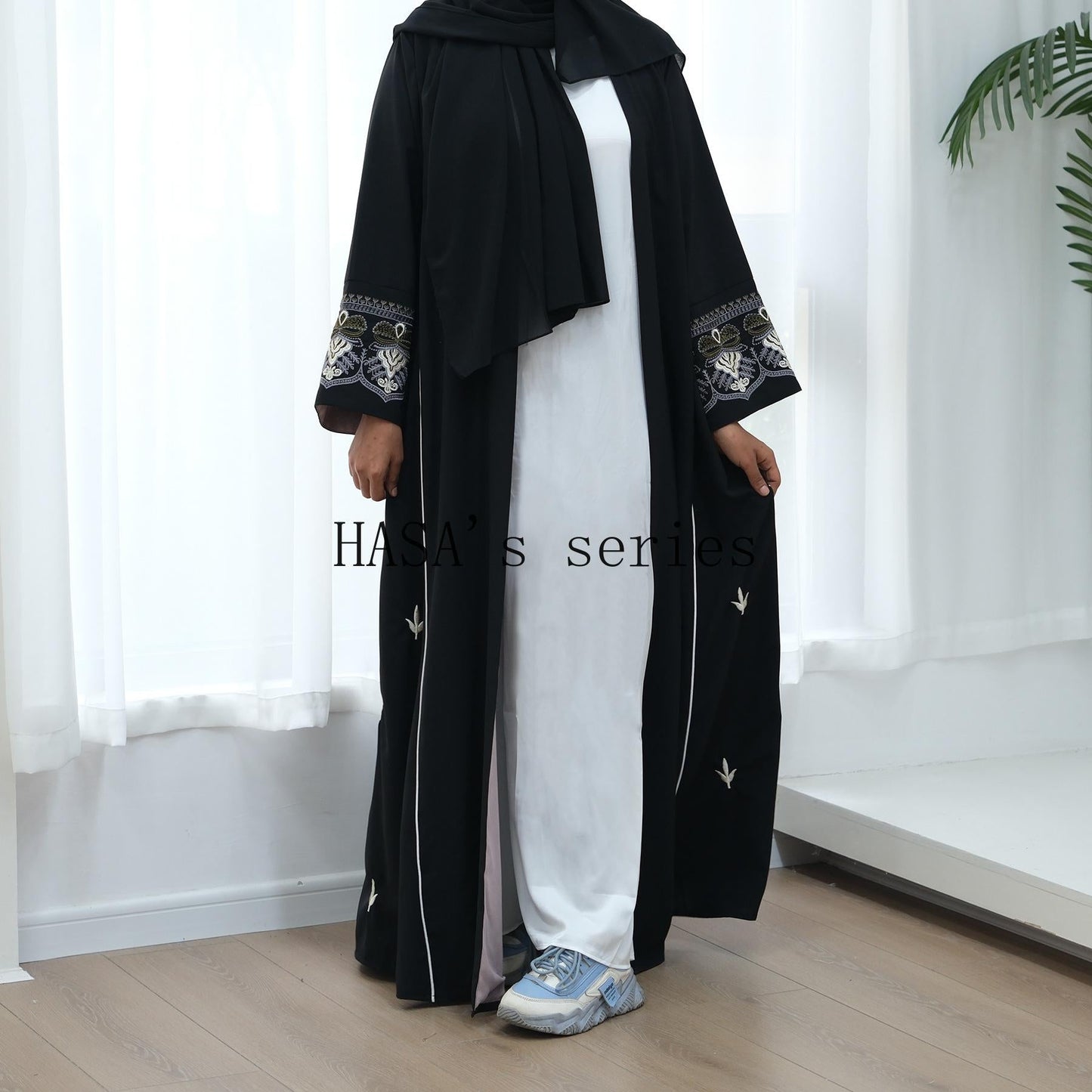 LUMAYA4849 Exquisite Embroidered Open-front Long Robe