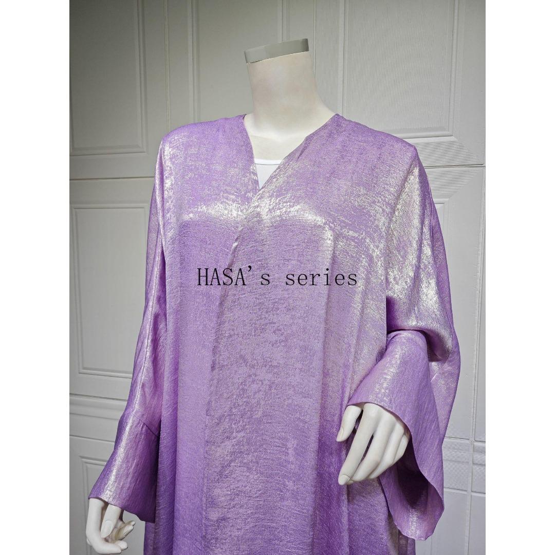 LUMAYA5091 A long robe with gilded highlights, featuring a simple yet elegant dress design.