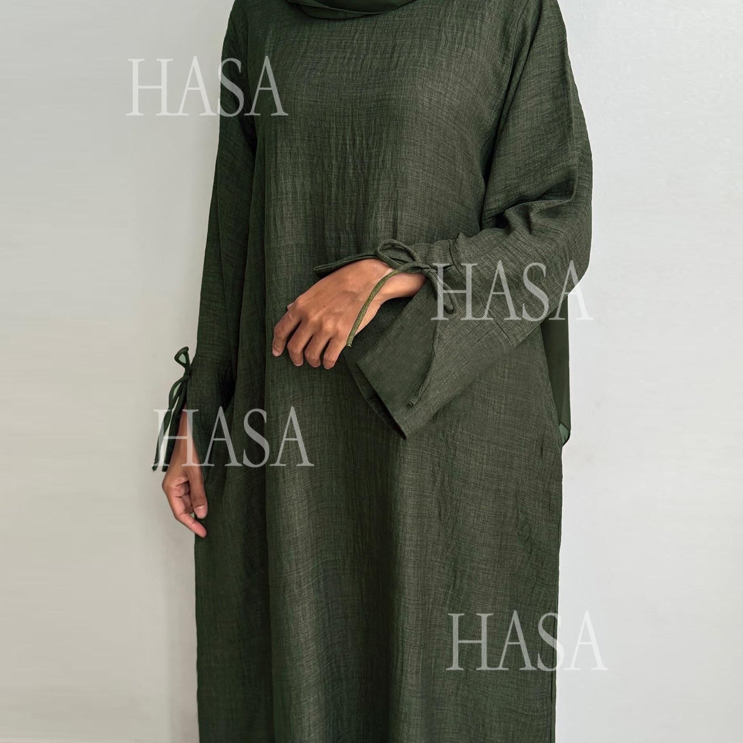 LUMAYA5864 Fashionable solid color hooded robe, simple and elegant, showing a casual style
