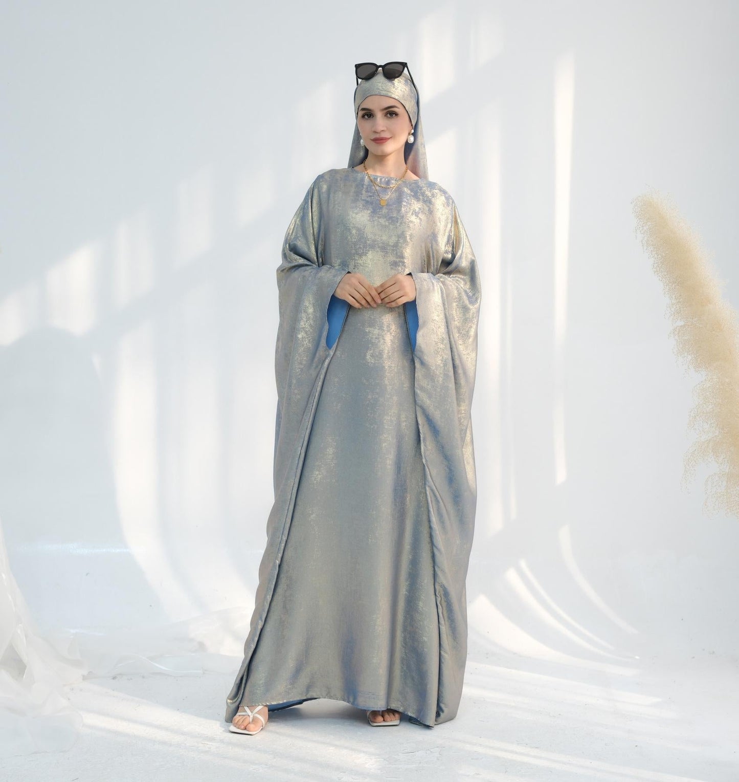 LUMAYA5878 A Glossy Dress TLUMAYAt Combines Softness and Fluidity