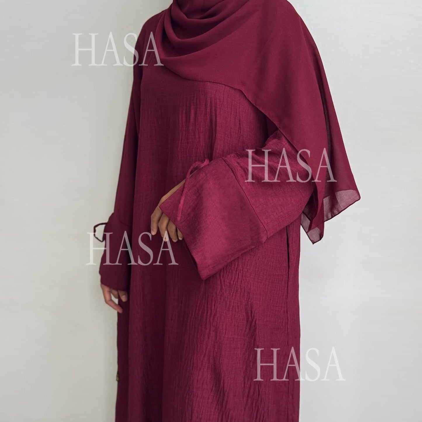 LUMAYA5864 Fashionable solid color hooded robe, simple and elegant, showing a casual style
