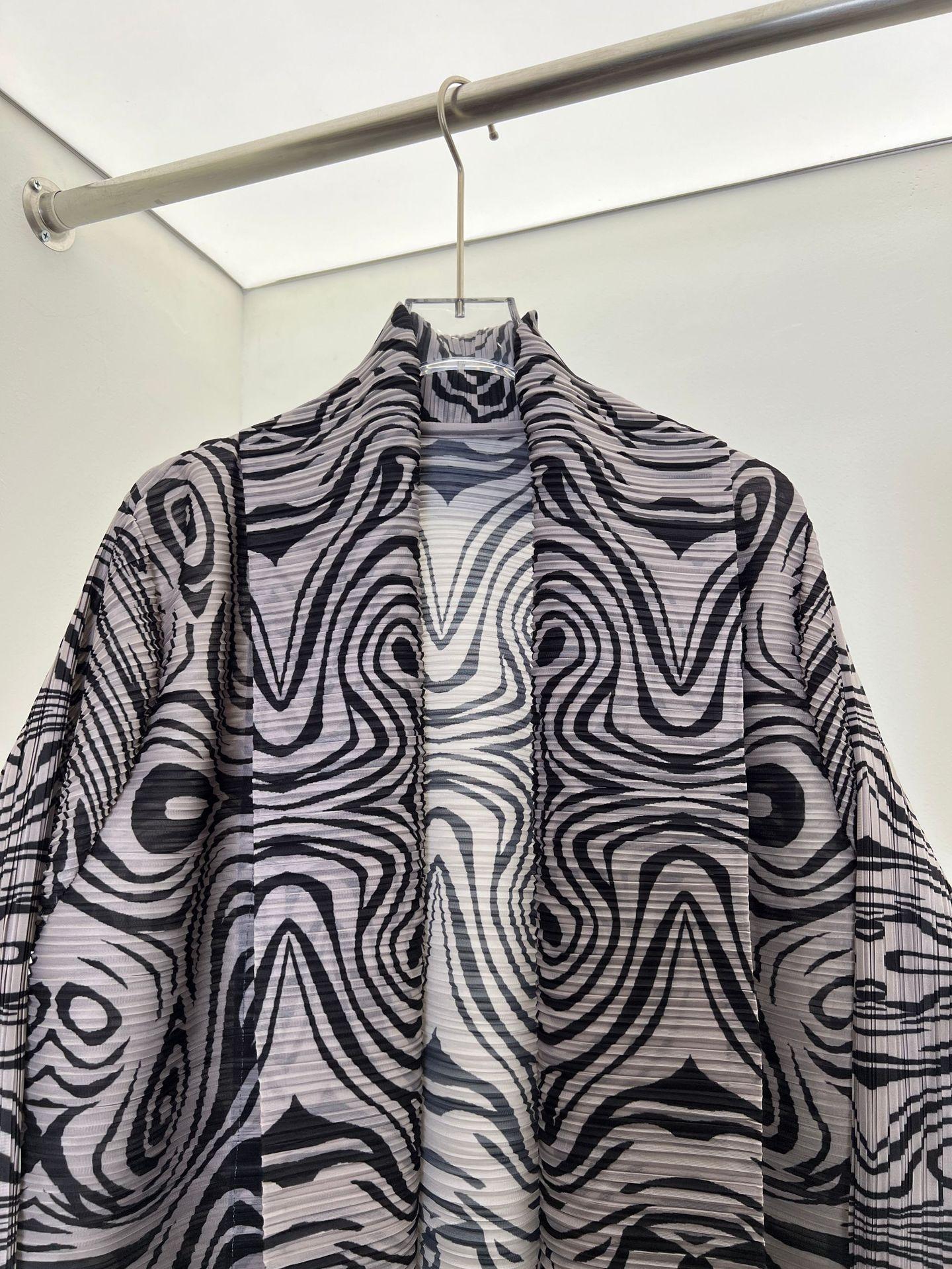 LUMAYA6723 Monochrome Swirl | Black & Grey Abstract Printed Abaya