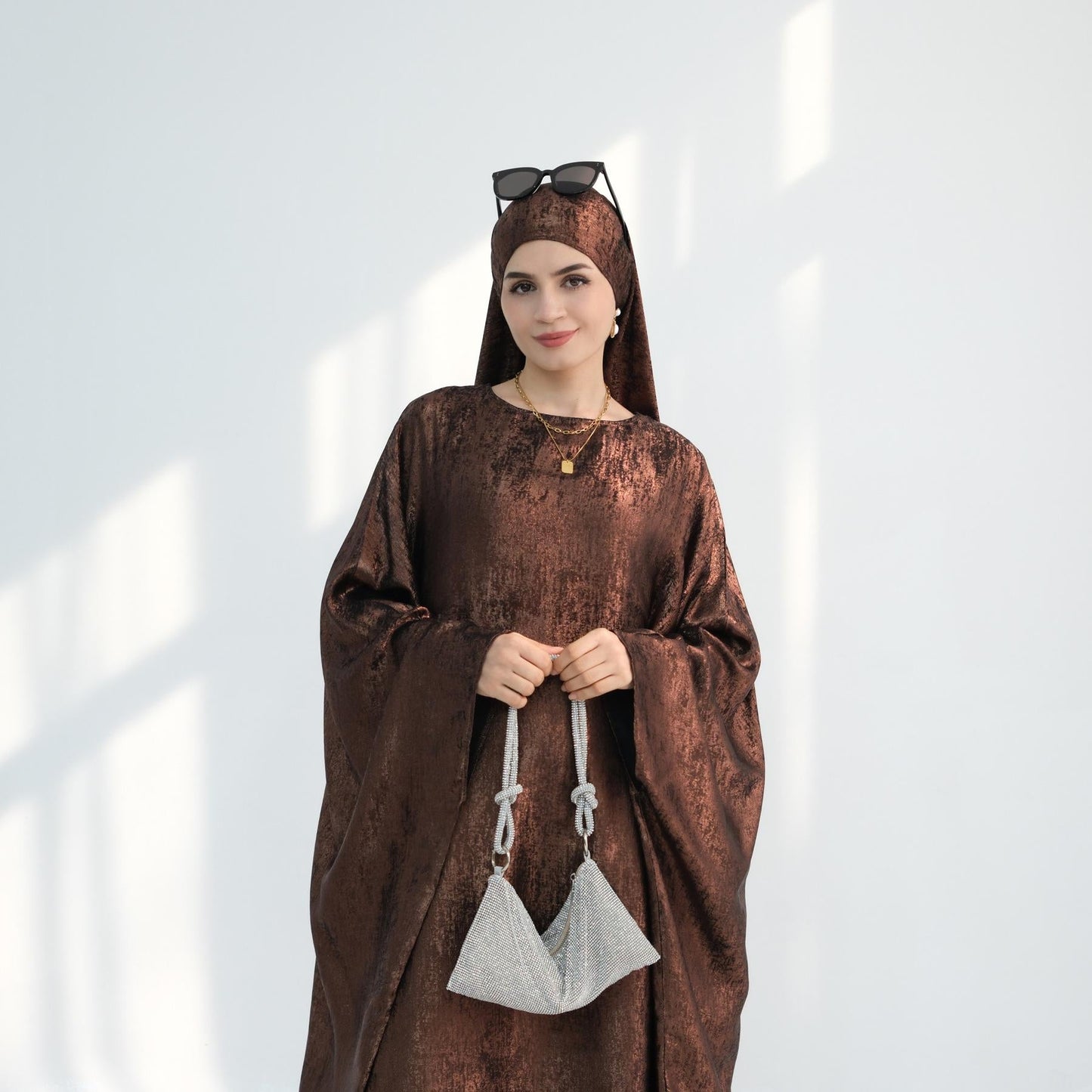 LUMAYA5878 A Glossy Dress TLUMAYAt Combines Softness and Fluidity