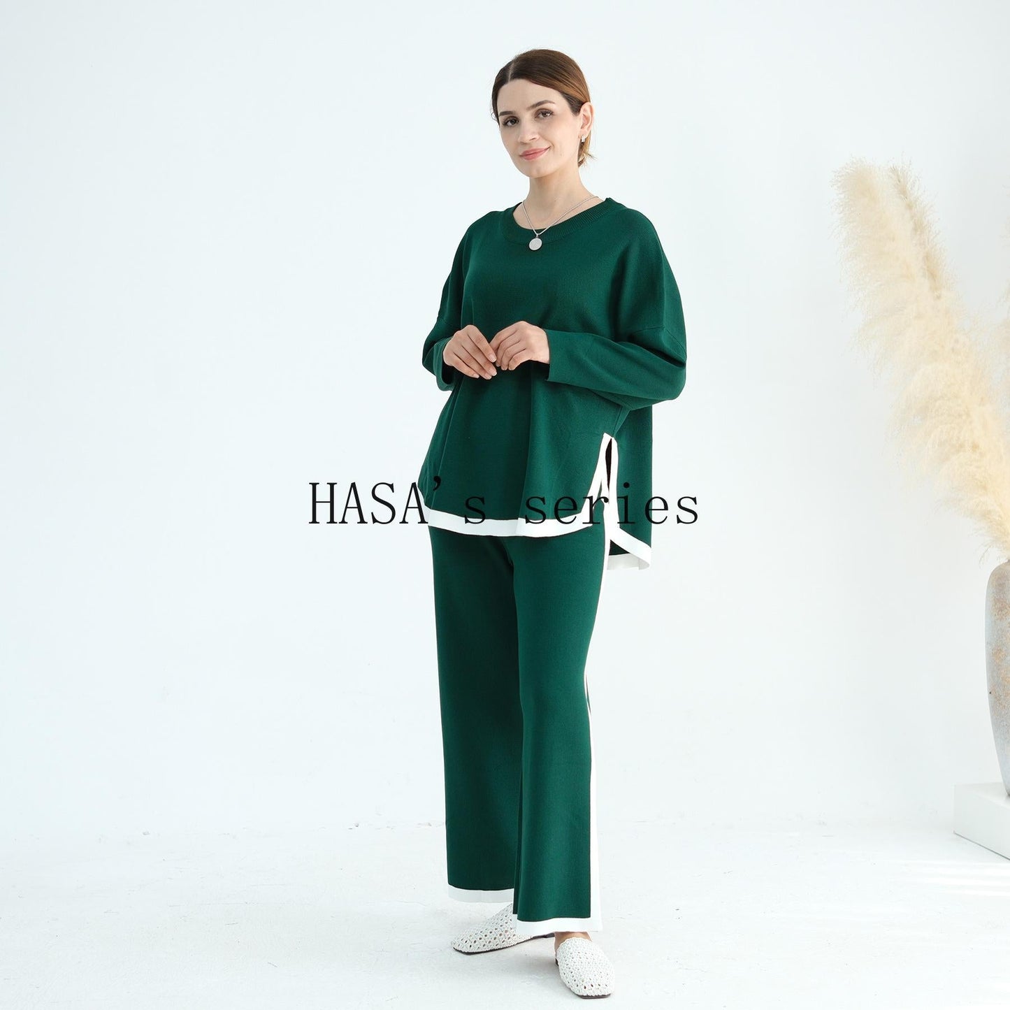 LUMAYA5149 Simple and elegant knitted set, featuring a loose-fitting, thick, long-sleeved two-piece design.