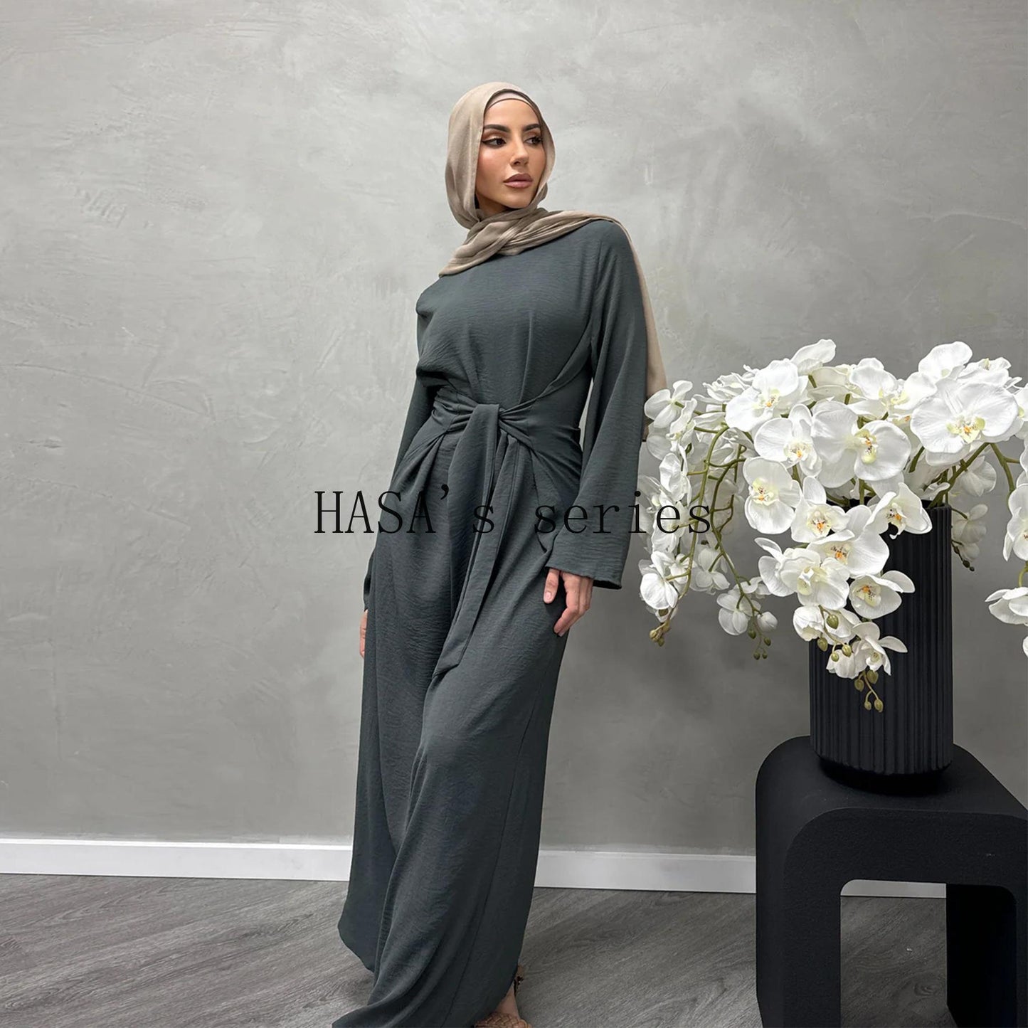 LUMAYA4828 An Elegant Dress with A Soft, Tie-up Design and A Naturally Flowing, Long Silhouette.