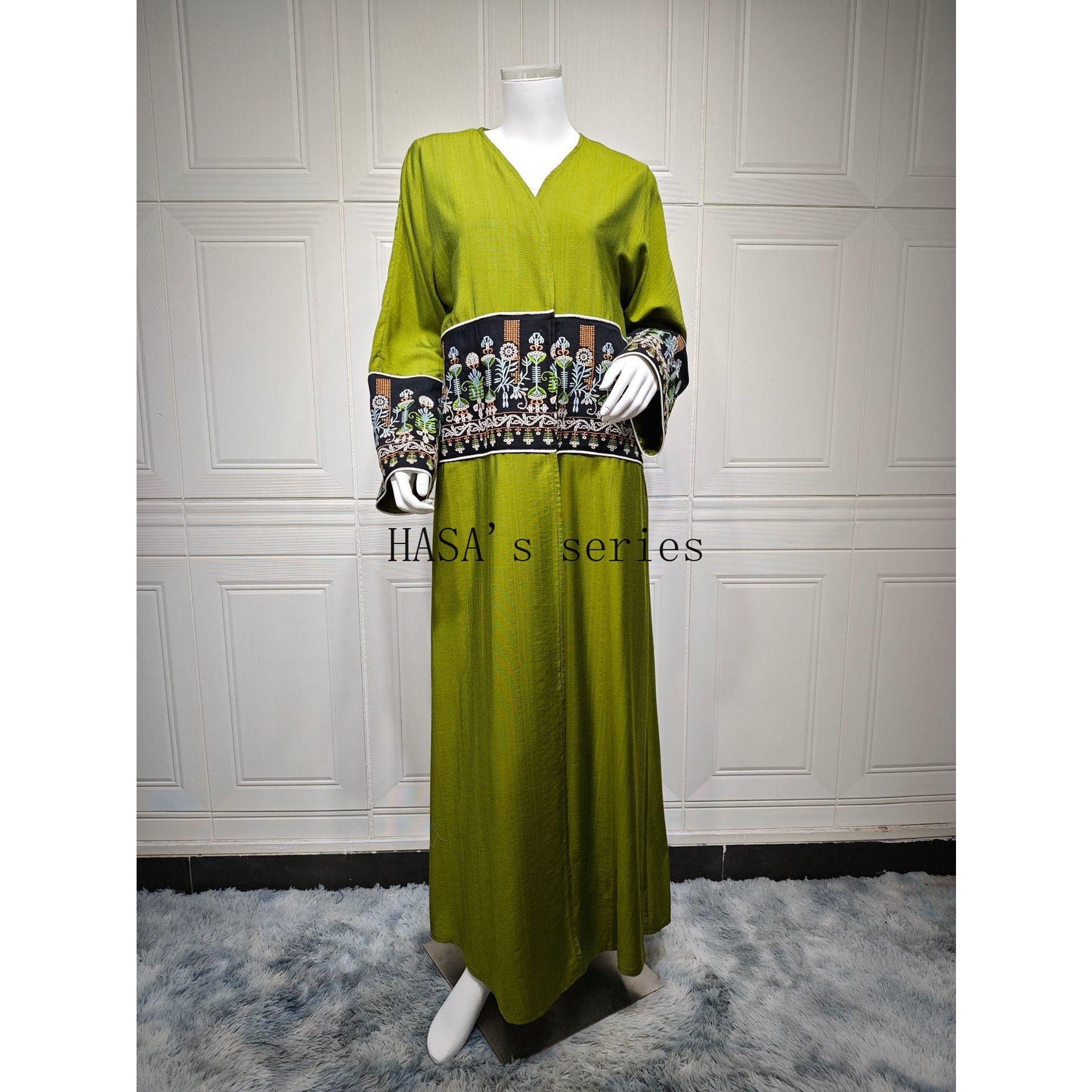 LUMAYA5102 Simple Embroidered Long Robe/jacket with A Loose and Comfortable Open-front Design.