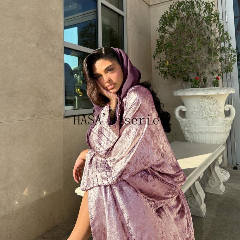 LUMAYA4844 A loose, long, robe-style dress made of velvet material, an elegant and sophisticated design with a refined texture.