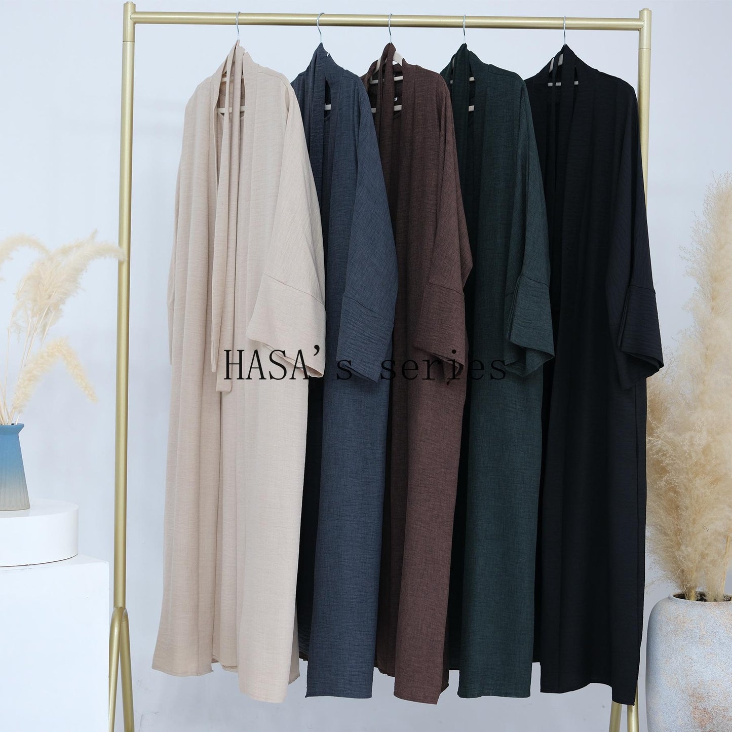 LUMAYA4854 A simple, solid-colored two-piece set, consisting of an easy-to-match robe-style dress and a matching garment.