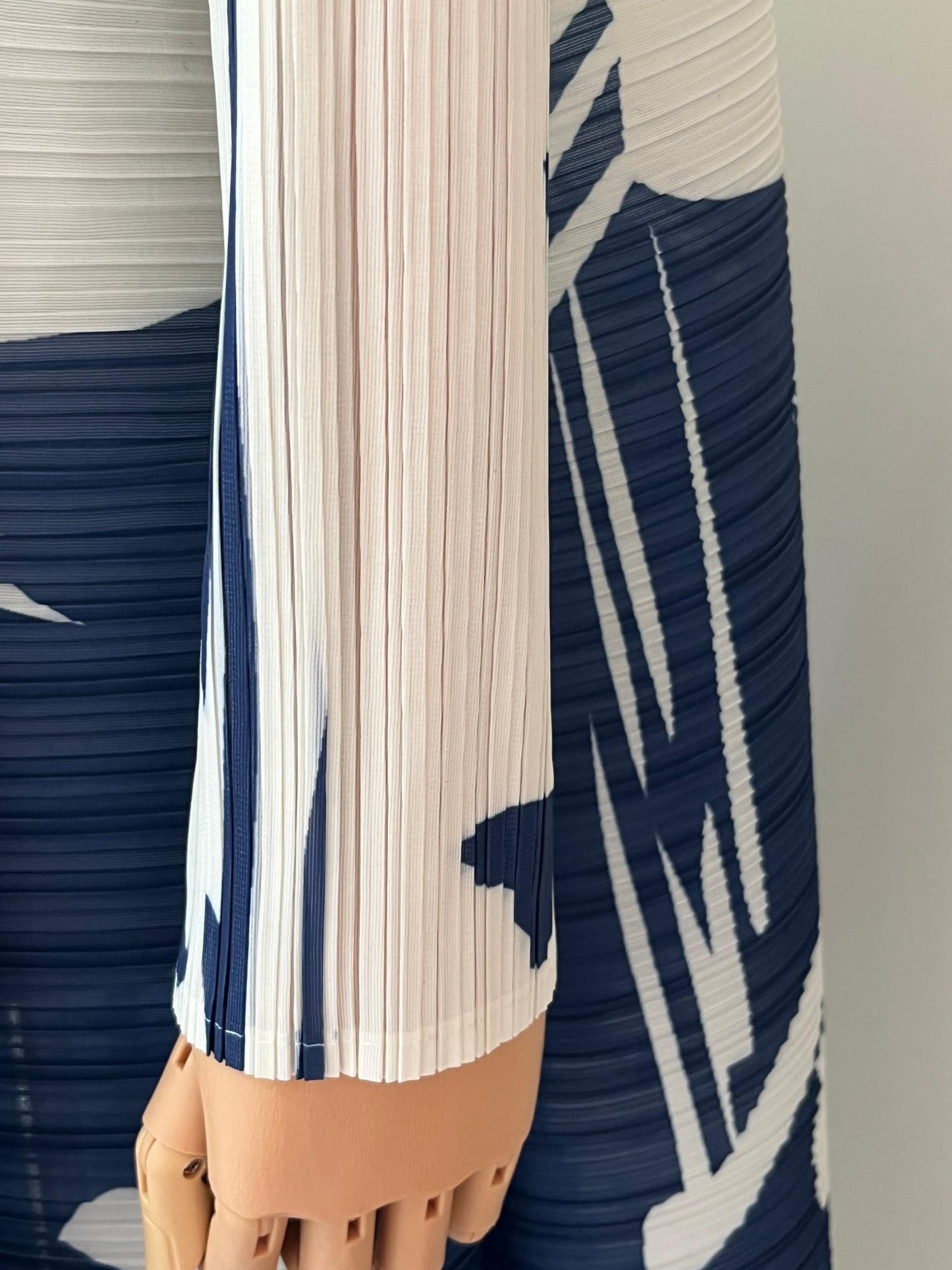 LUMAYA6725 Indigo Whispers Navy & White Abstract Printed Abaya