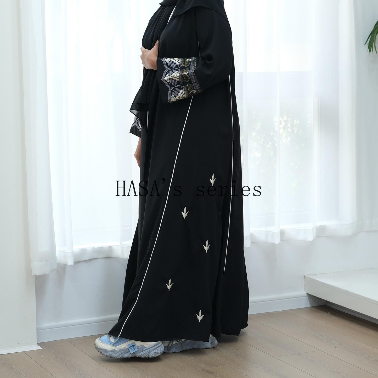 LUMAYA4849 Exquisite Embroidered Open-front Long Robe