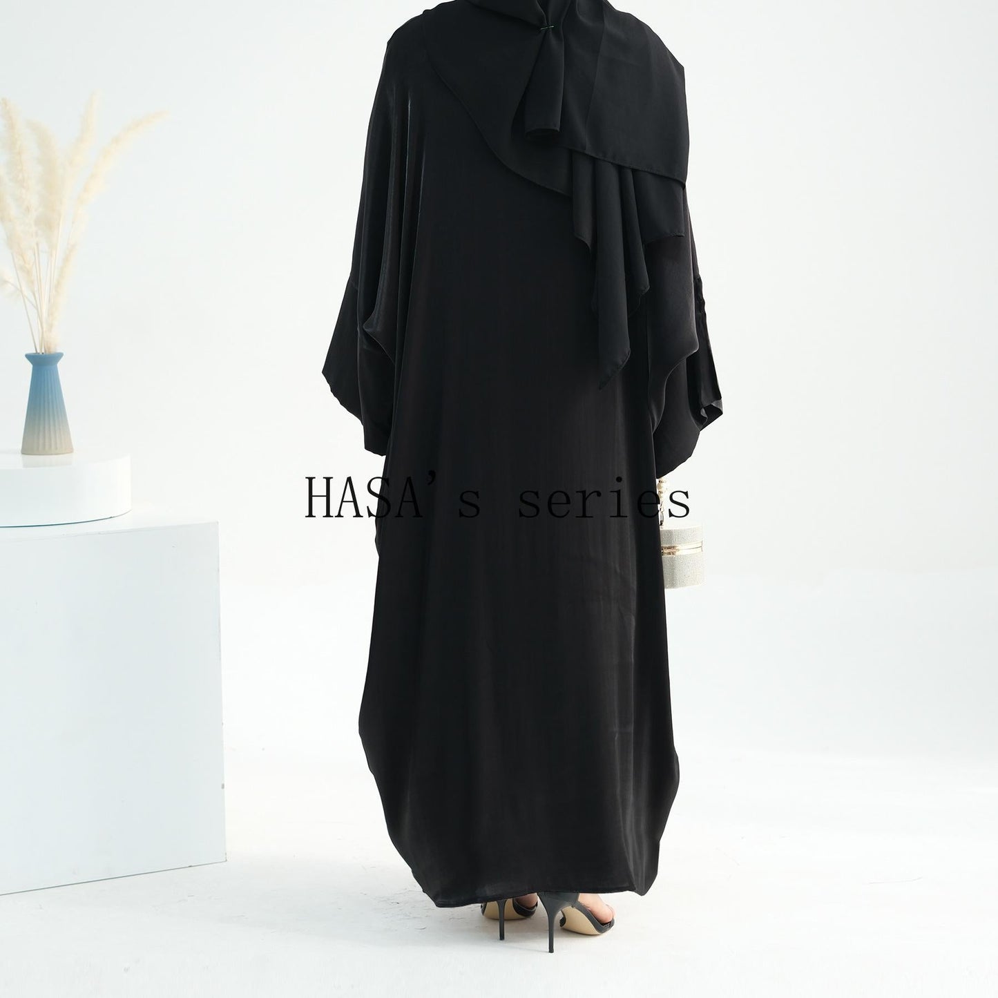 LUMAYA4831 A simple yet elegant cardigan-style robe, balancing both quality and comfort.