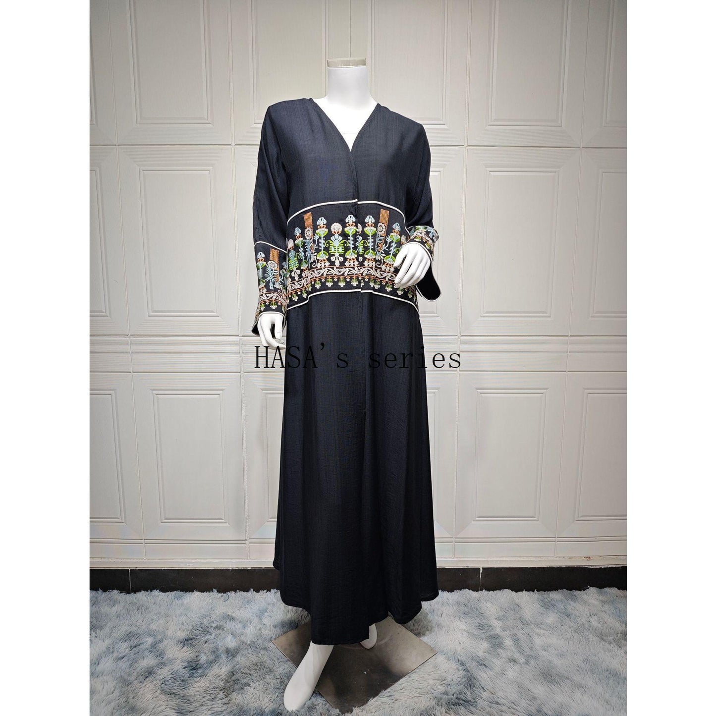 LUMAYA5102 Simple Embroidered Long Robe/jacket with A Loose and Comfortable Open-front Design.