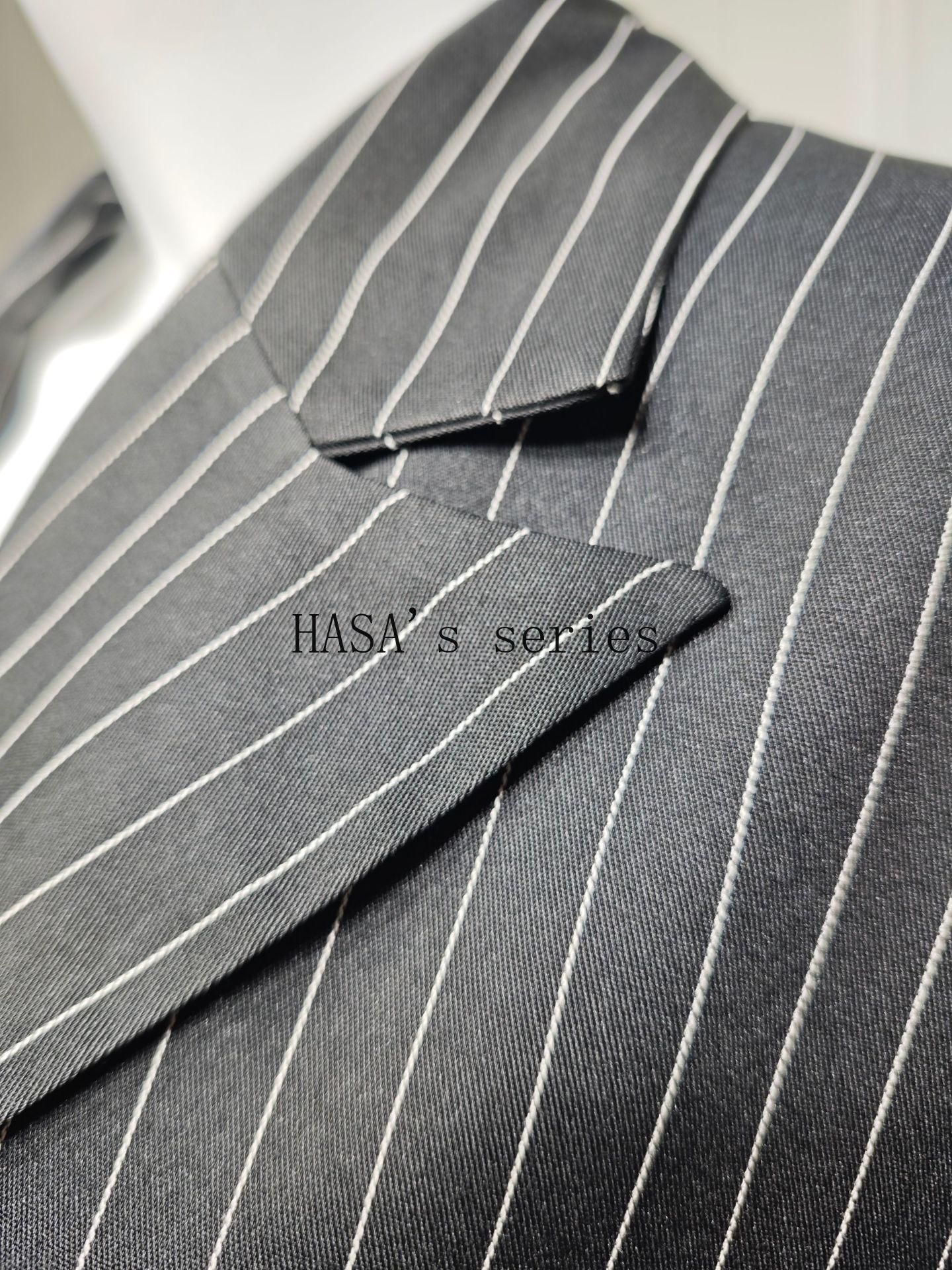 LUMAYA5101 Double-breasted, Pinstriped, Long Coat-style Robe with A Loose and Elegant Dress Design.