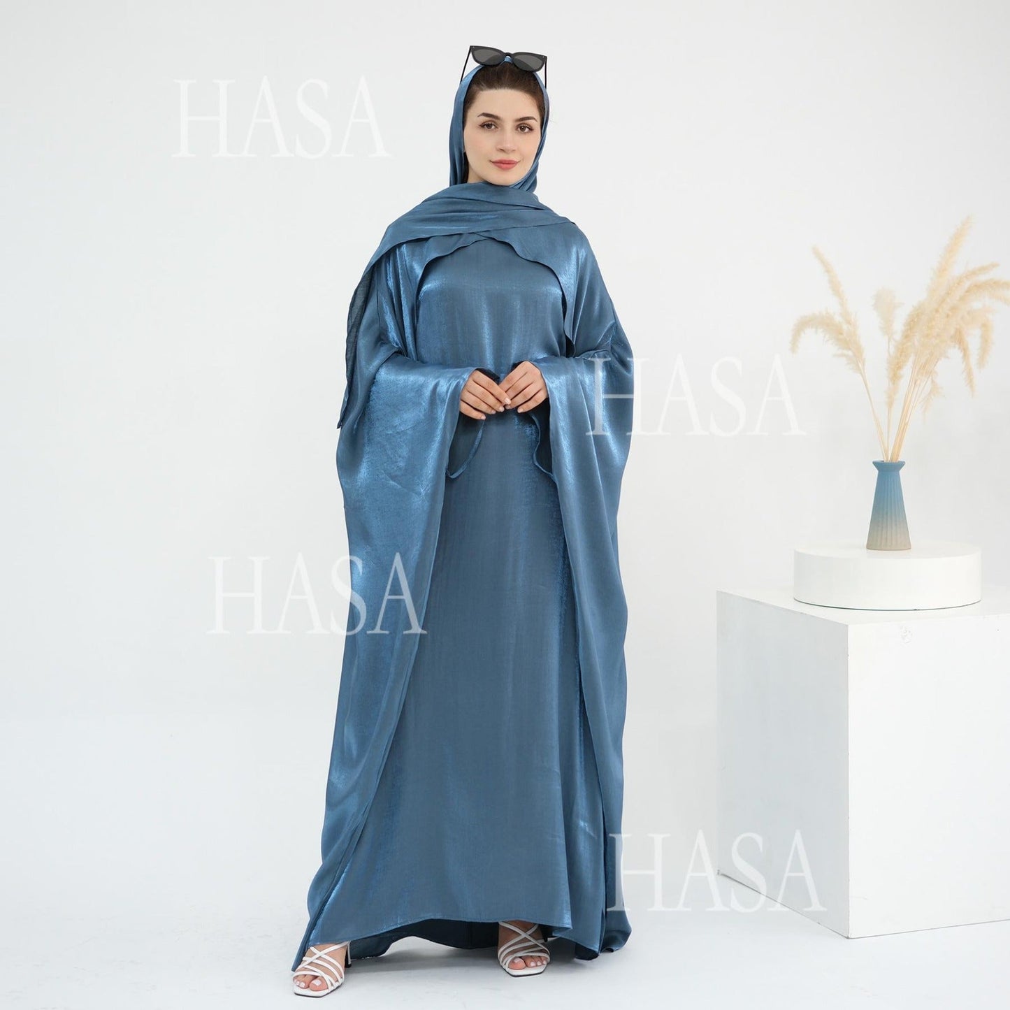 LM6584 Solid Color Beaded Loose Elegant Robe Dress