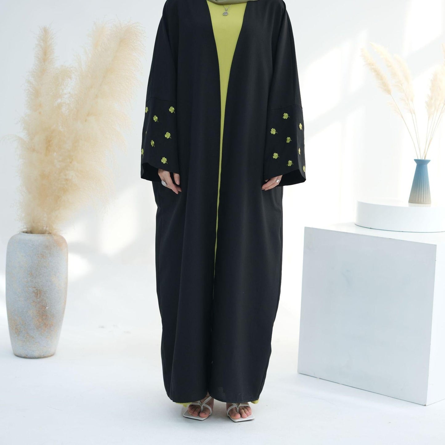LUMAYA LUMAYA1001 Four-leaf Clover Embroidered Elegant Cardigan