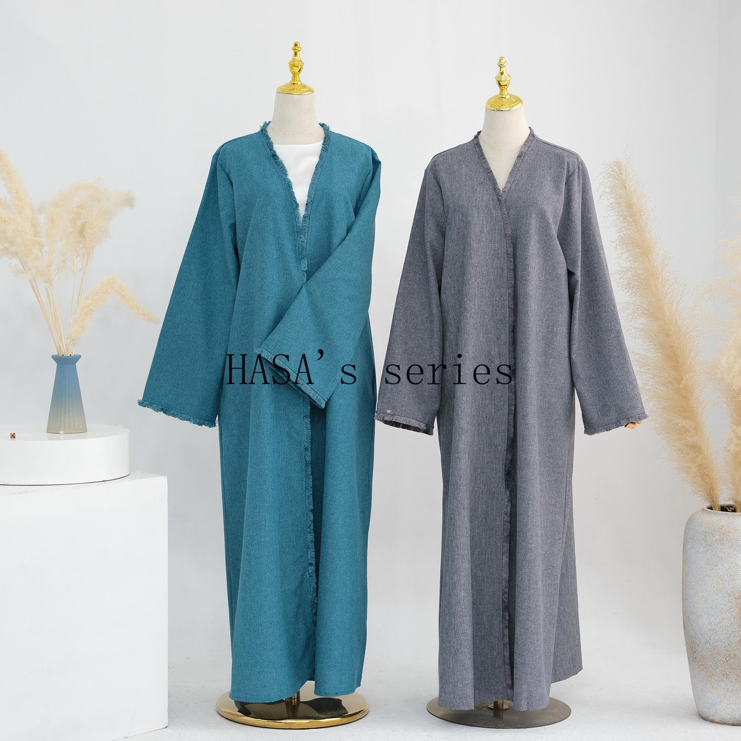 LUMAYA5147 Elegant Long Cardigan Robe with Flowing Tassels, A Loose-fitting, Coat-style Dress.
