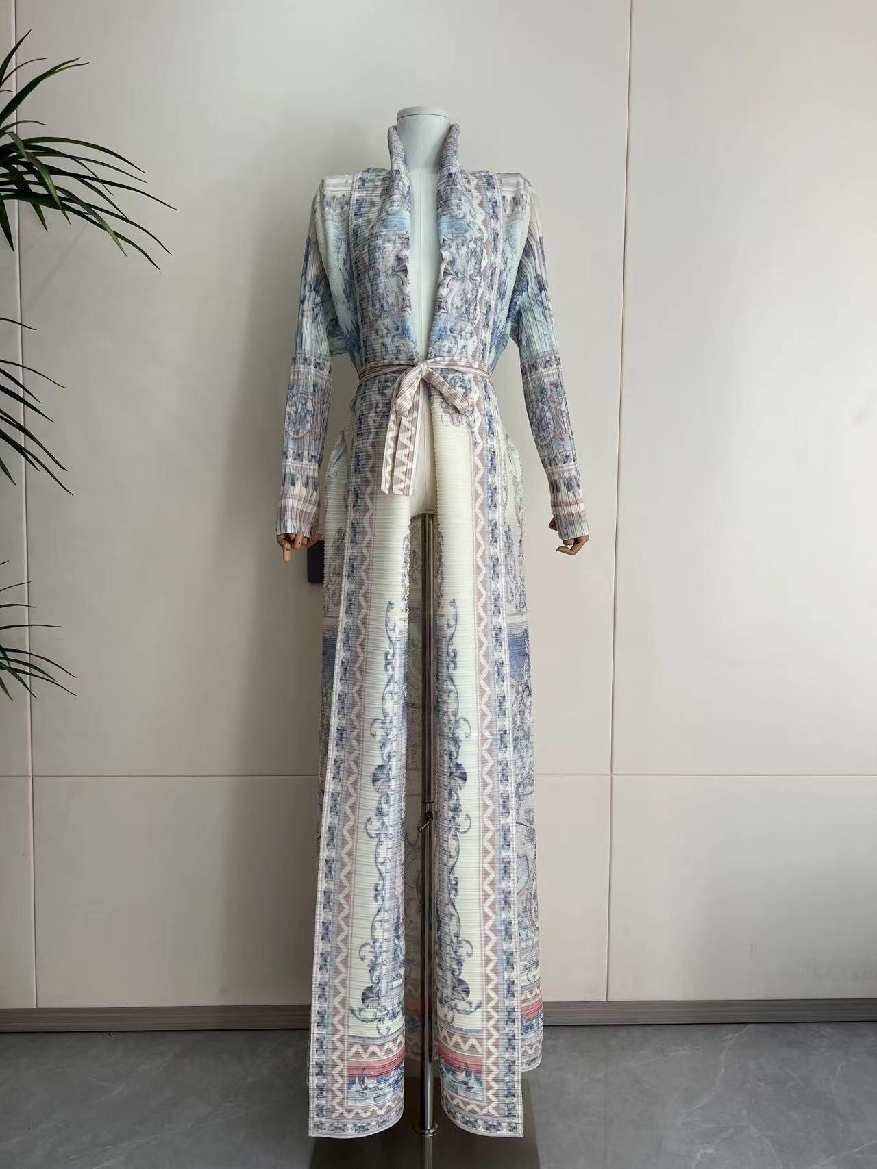 LUMAYA5840 Light-colored, All-over Print, Open-front Long Coat