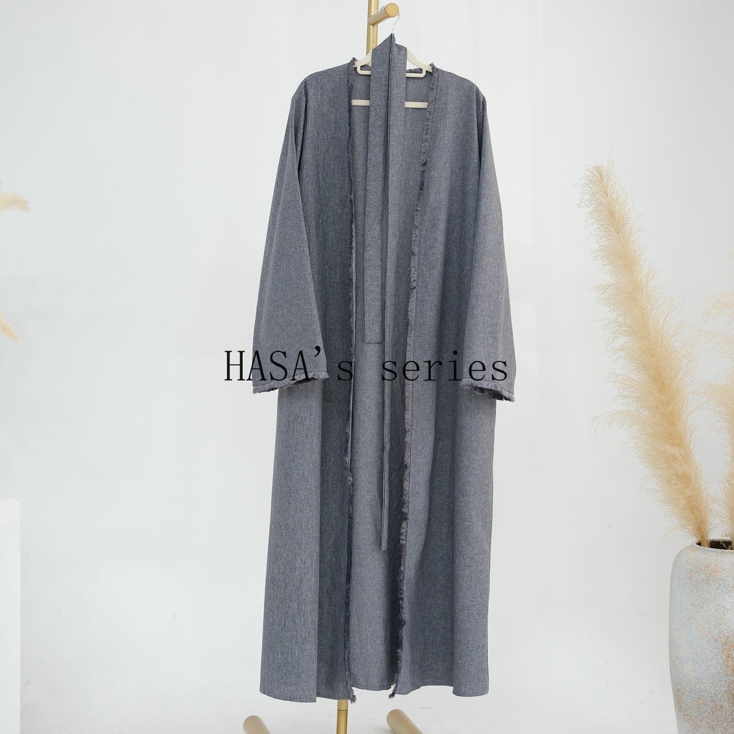 LUMAYA5147 Elegant Long Cardigan Robe with Flowing Tassels, A Loose-fitting, Coat-style Dress.