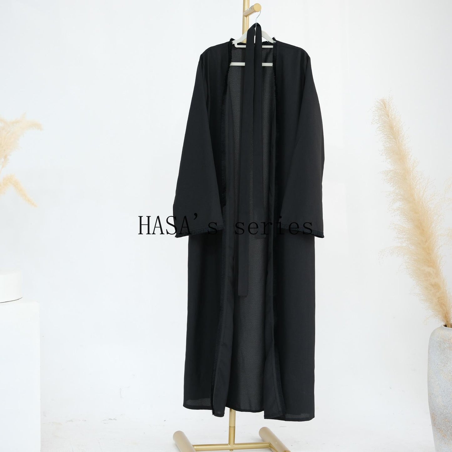 LUMAYA5147 Elegant Long Cardigan Robe with Flowing Tassels, A Loose-fitting, Coat-style Dress.