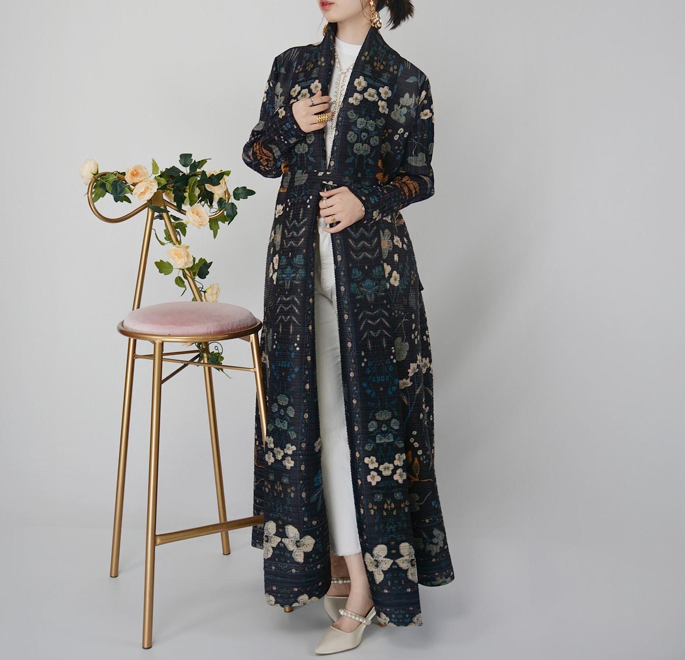 LUMAYA5836 Dark-colored, Long, Open-front Jacket with A Plant Print (with Belt)