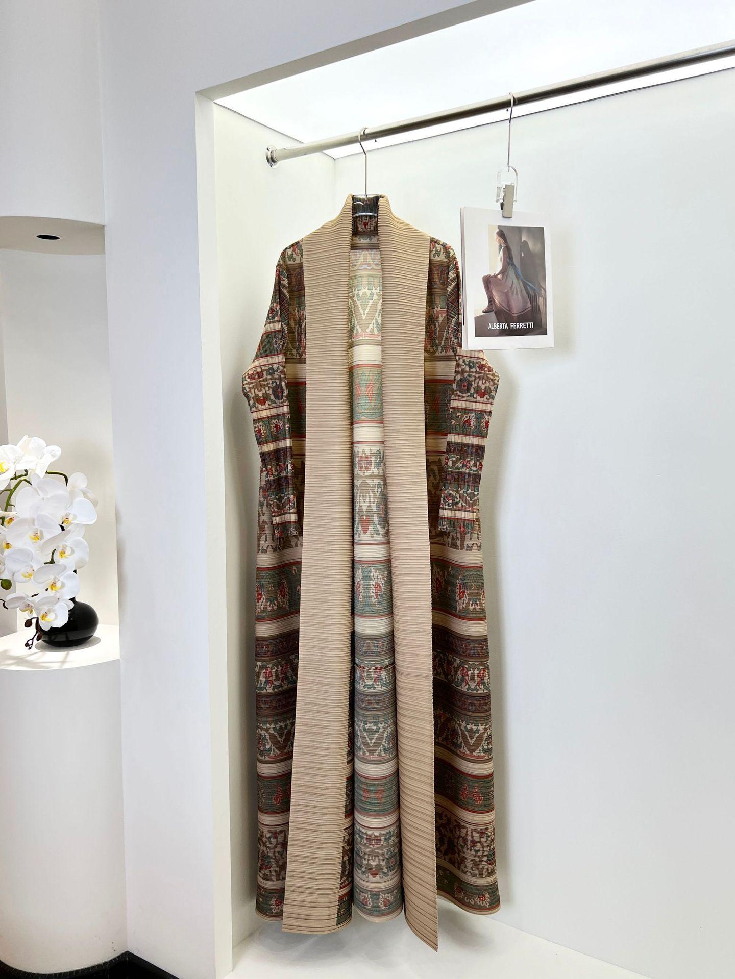 LUMAYA6710 Artisan Legacy , Reversible Abaya with Traditional Prints