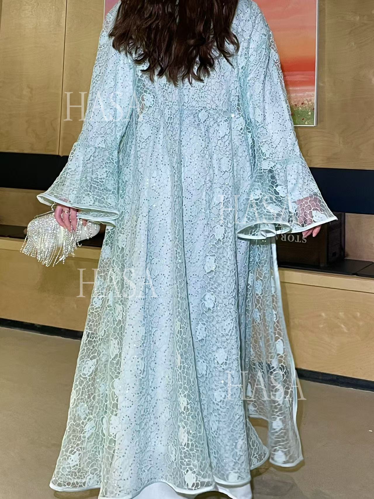 LUMAYA6488 Two-piece long dress with flared sleeves and lace sequined cape