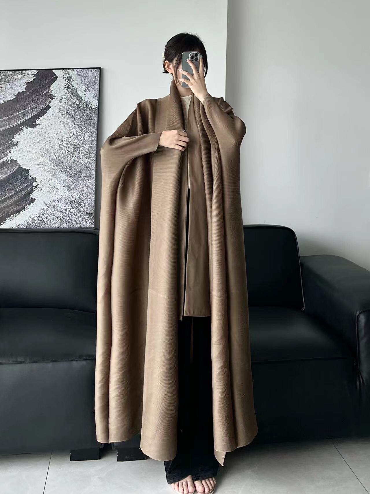 LMSA LM1245 عباءة عصرية فضفاضة بتفاصيل رقع مطوية