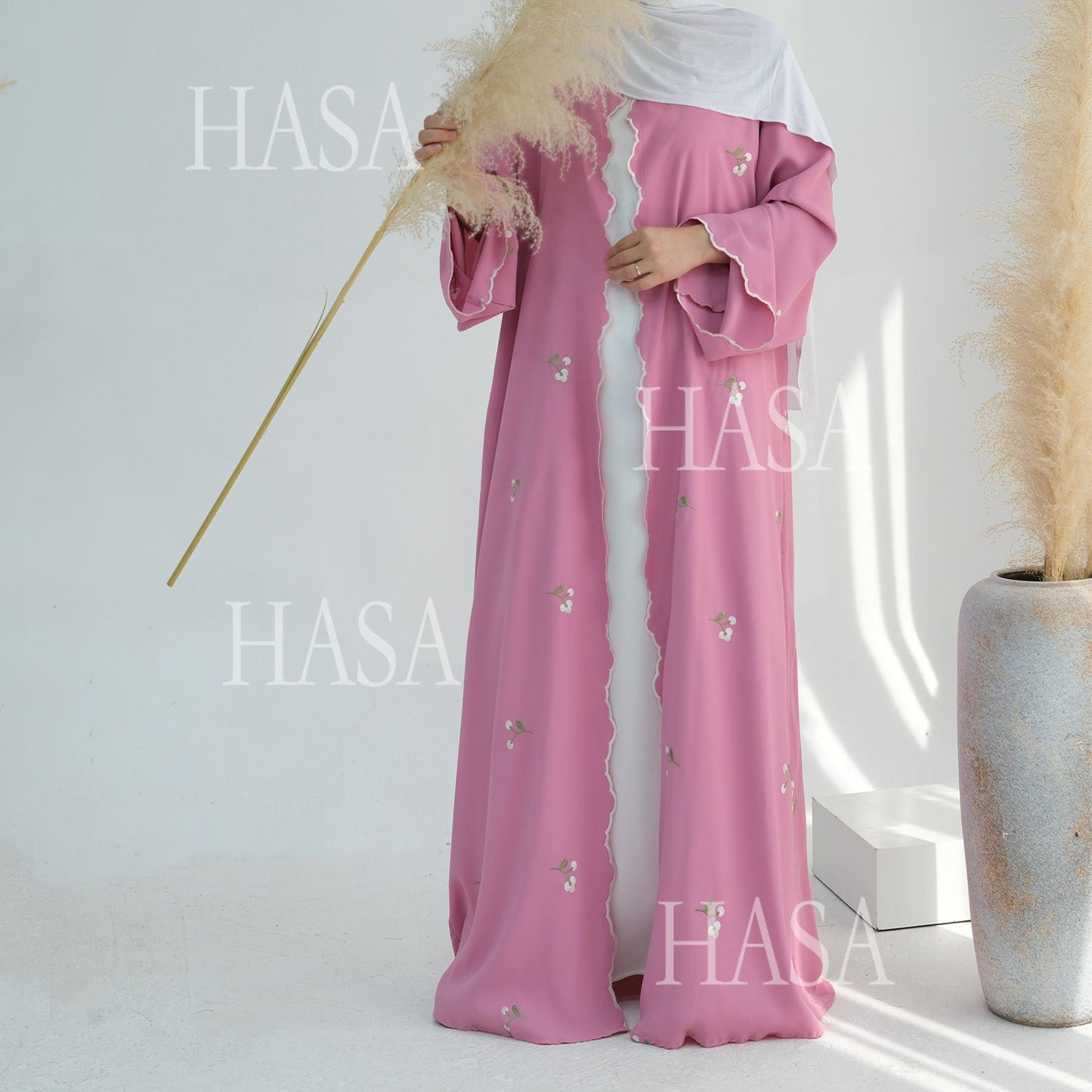 LUMAYA6472 Longline Cardigan with Delicate Floral Details and Curved Edging