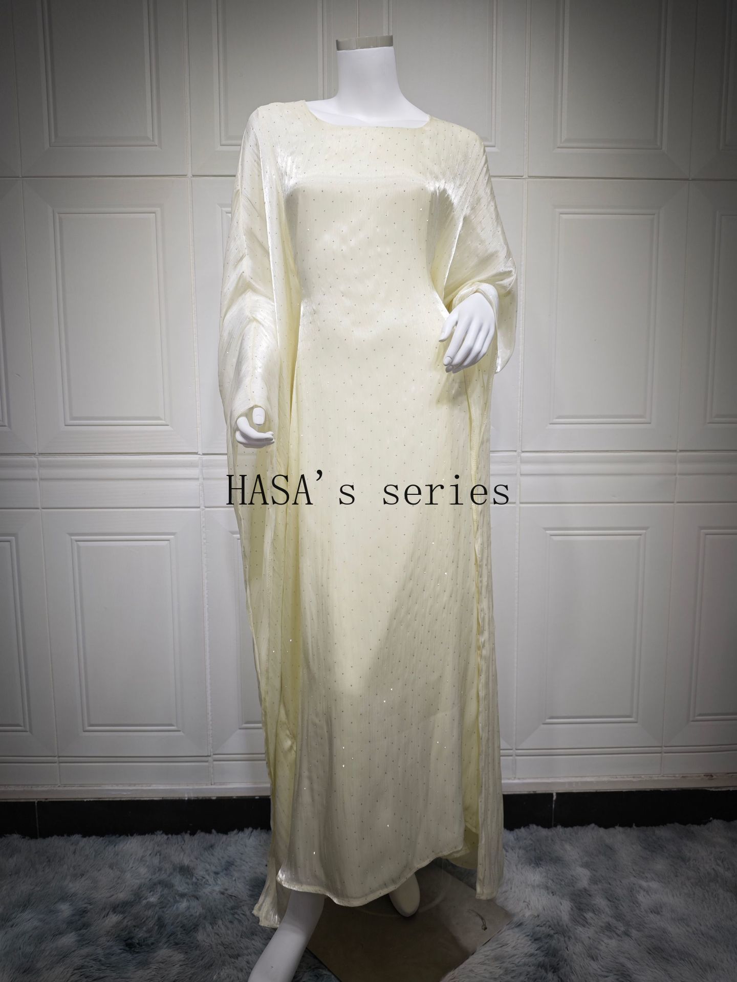 LUMAYA5105 Simple and Soft Long-sleeved Pullover Dress with A Waist-length Design, in A Solid Color for Everyday Wear.
