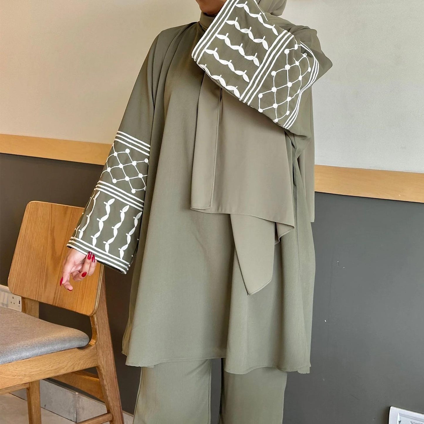 LUMAYA4836 A Two-piece Set Consisting of A Simple Embroidered Top and Loose Wide-leg Pants.