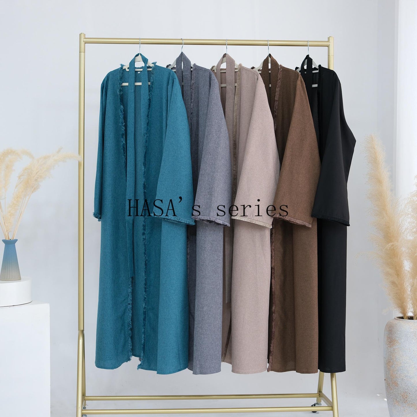 LUMAYA5147 Elegant Long Cardigan Robe with Flowing Tassels, A Loose-fitting, Coat-style Dress.