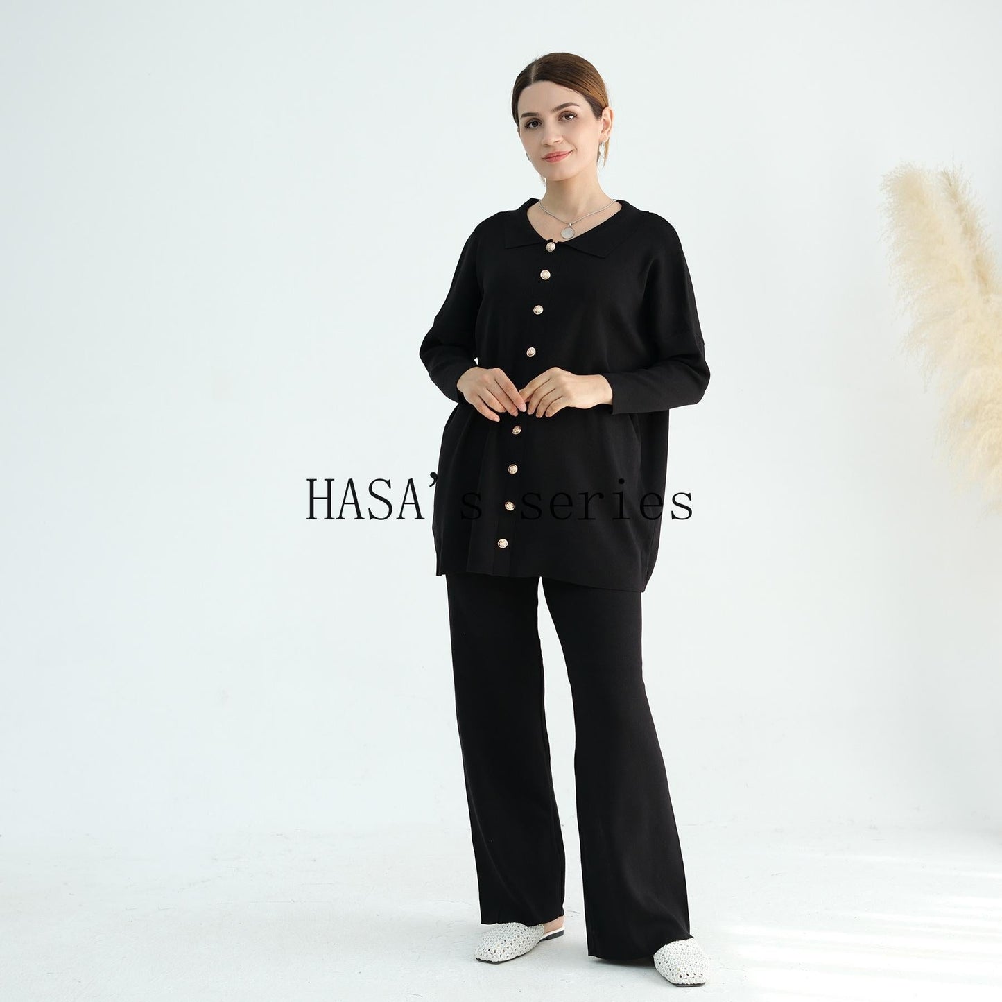 LUMAYA5100 Simple and stylish knitted two-piece set, featuring a thickened long-sleeved top and wide-leg pants.