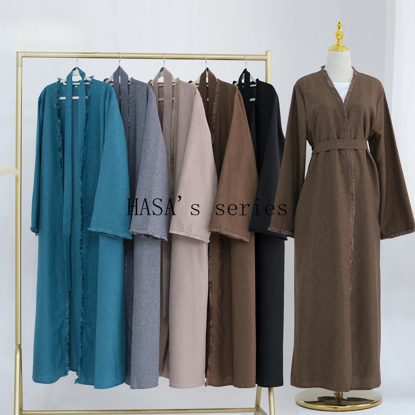 LUMAYA5147 Elegant Long Cardigan Robe with Flowing Tassels, A Loose-fitting, Coat-style Dress.