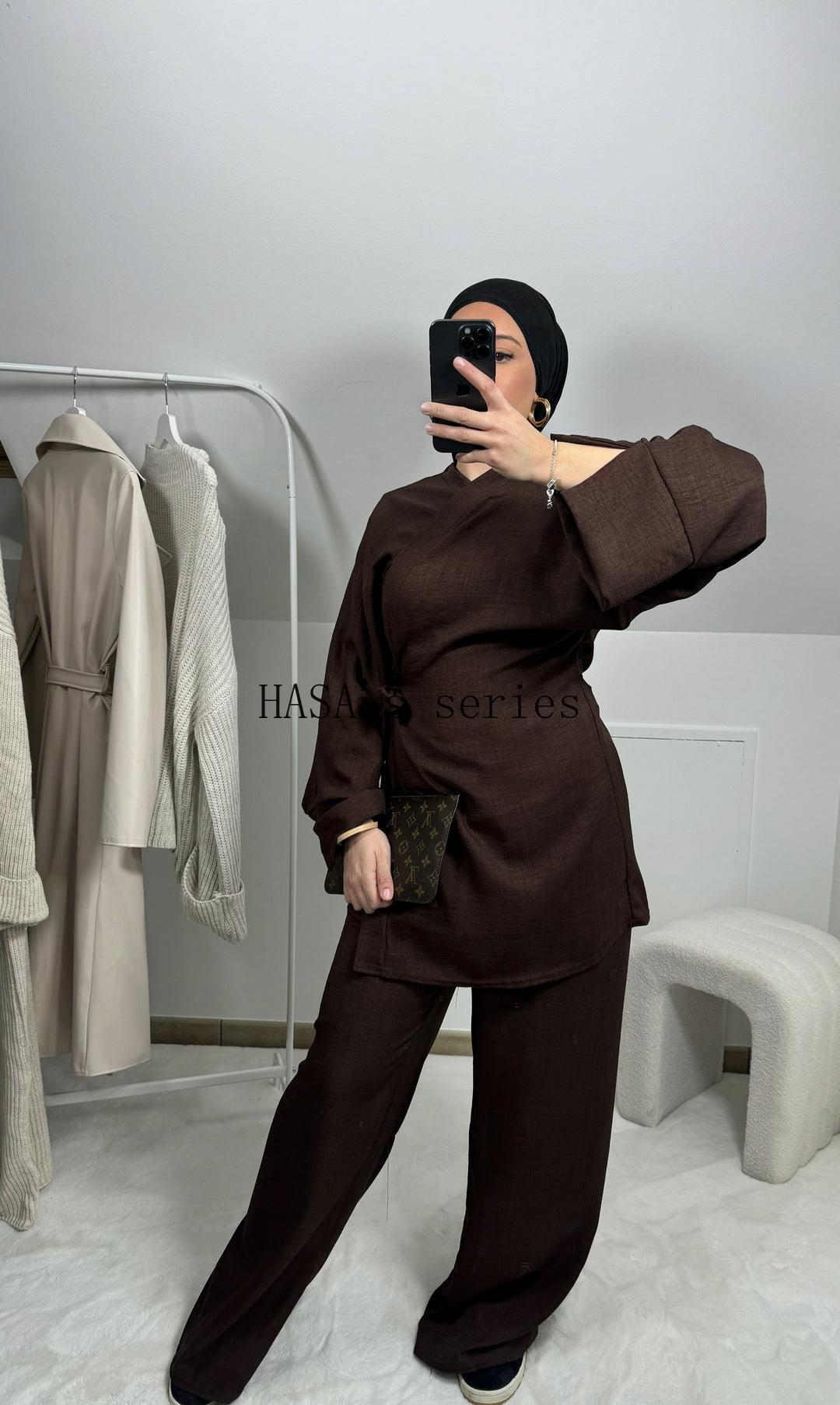 LUMAYA4830 A Simple, Tie-front Top Paired with Wide-leg Pants – A Comfortable Two-piece Set Suitable for Everyday Wear.