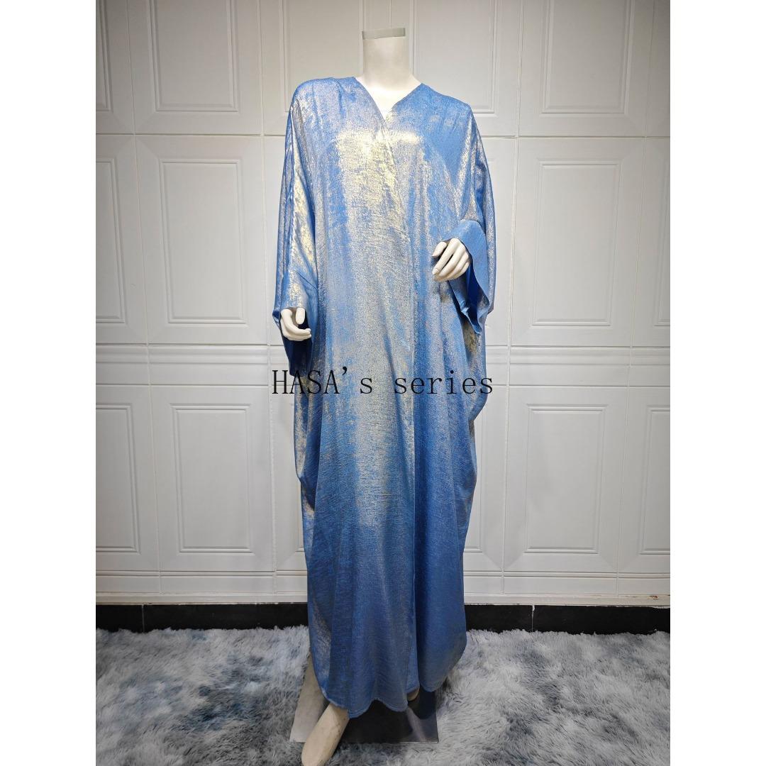 LUMAYA5091 A long robe with gilded highlights, featuring a simple yet elegant dress design.