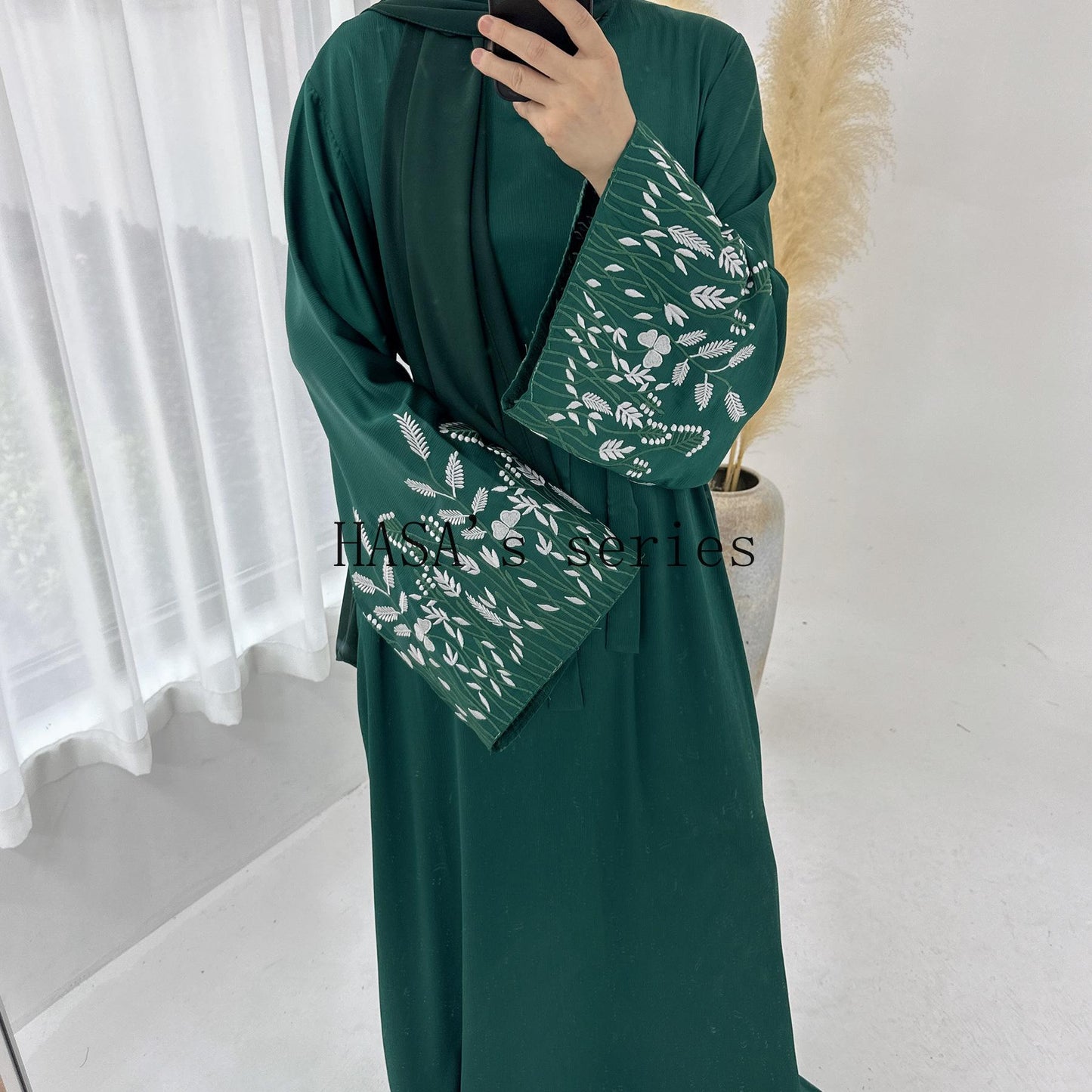 LUMAYA4832 A Long Robe with Leaf-patterned Embroidery, Showcasing Subtle Yet Exquisite Texture.